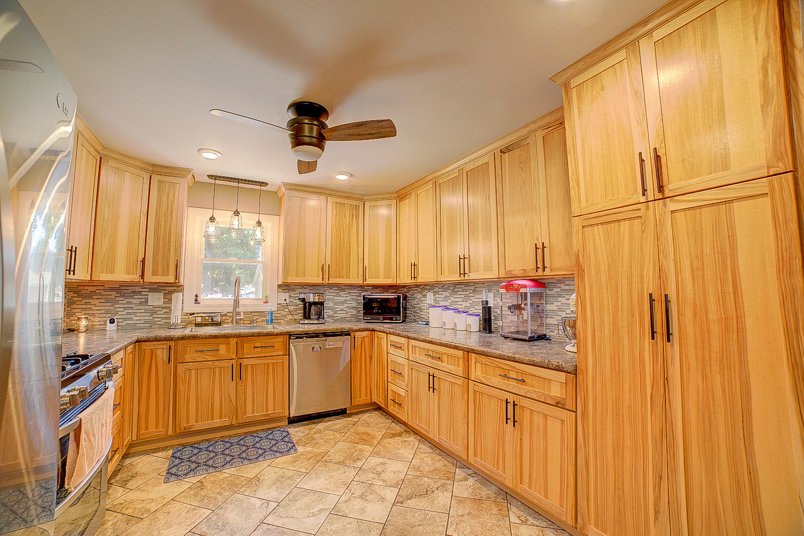 830 E Elm Street Property Photo 8