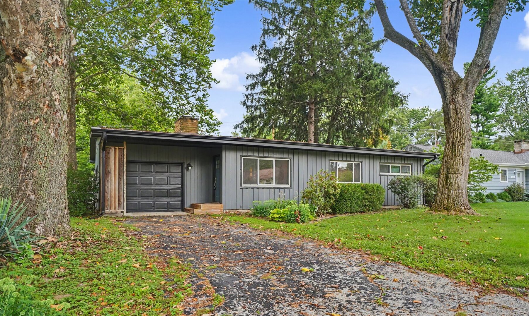 1612 Chevy Chase Drive Property Photo 3
