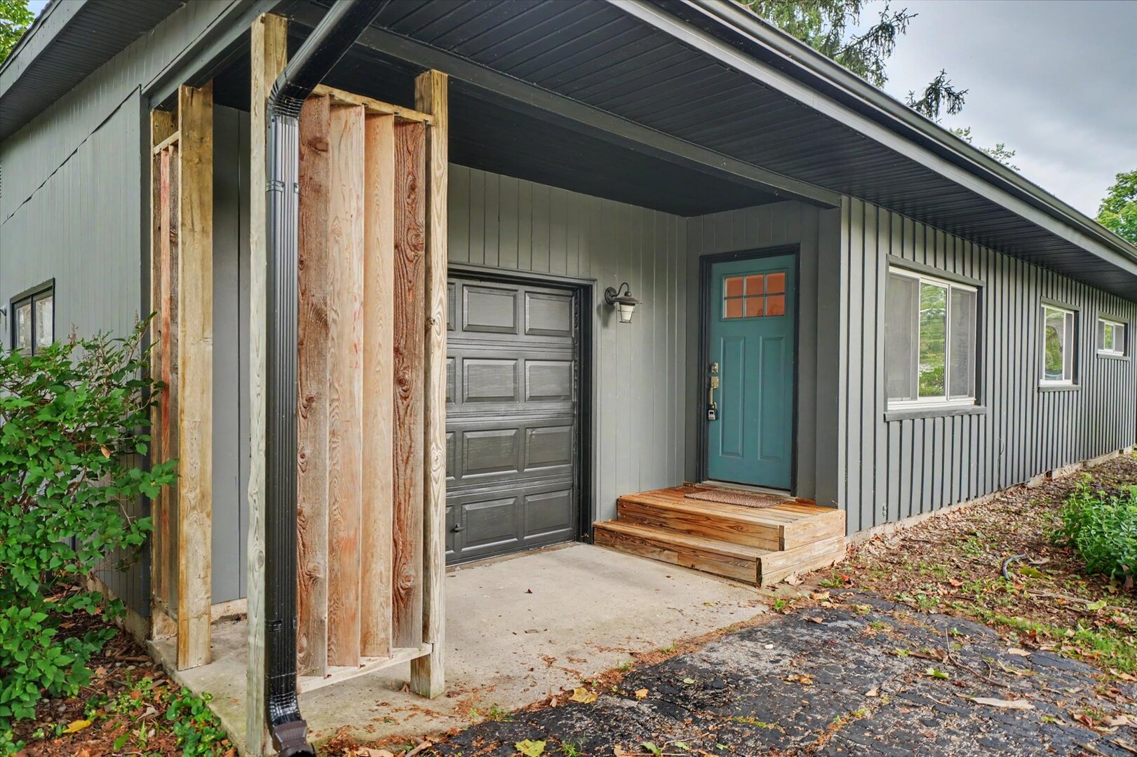 1612 Chevy Chase Drive Property Photo 4
