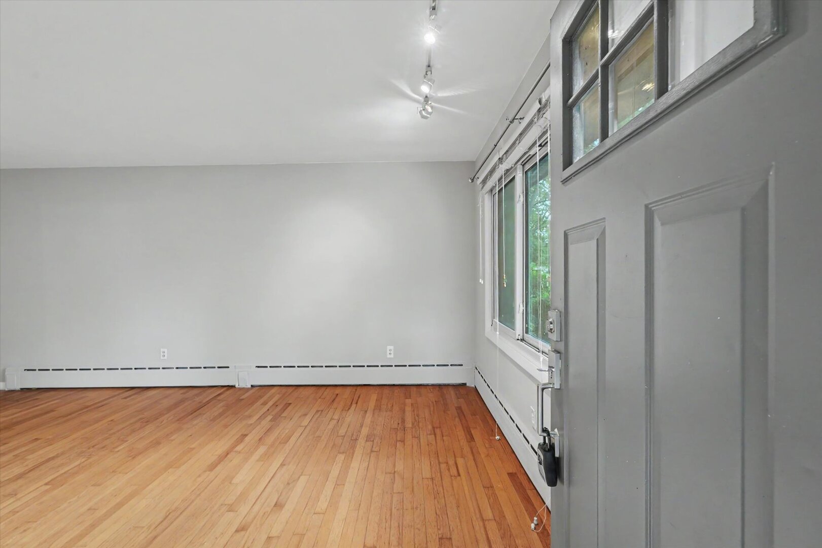 1612 Chevy Chase Drive Property Photo 5