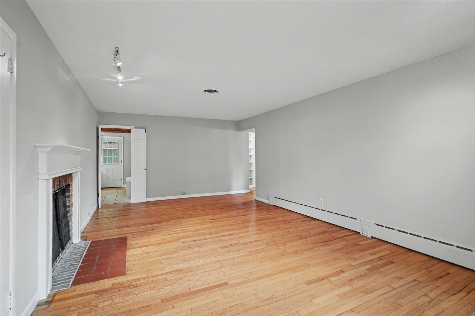 1612 Chevy Chase Drive Property Photo 7