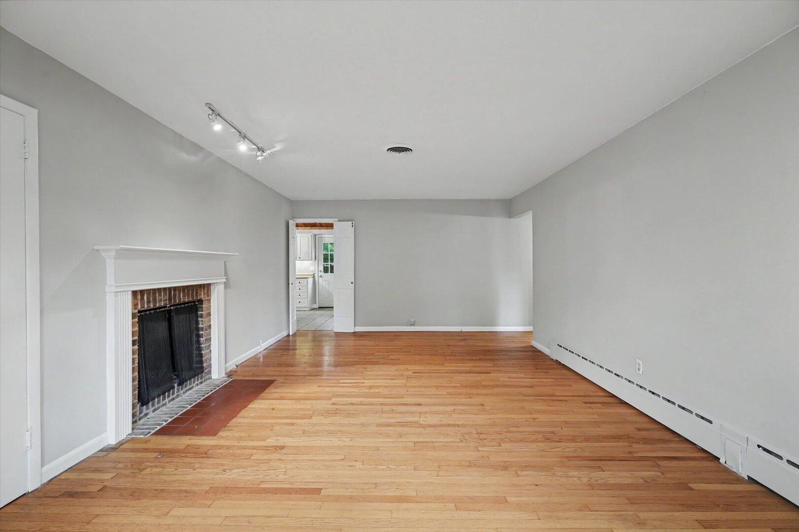 1612 Chevy Chase Drive Property Photo 8