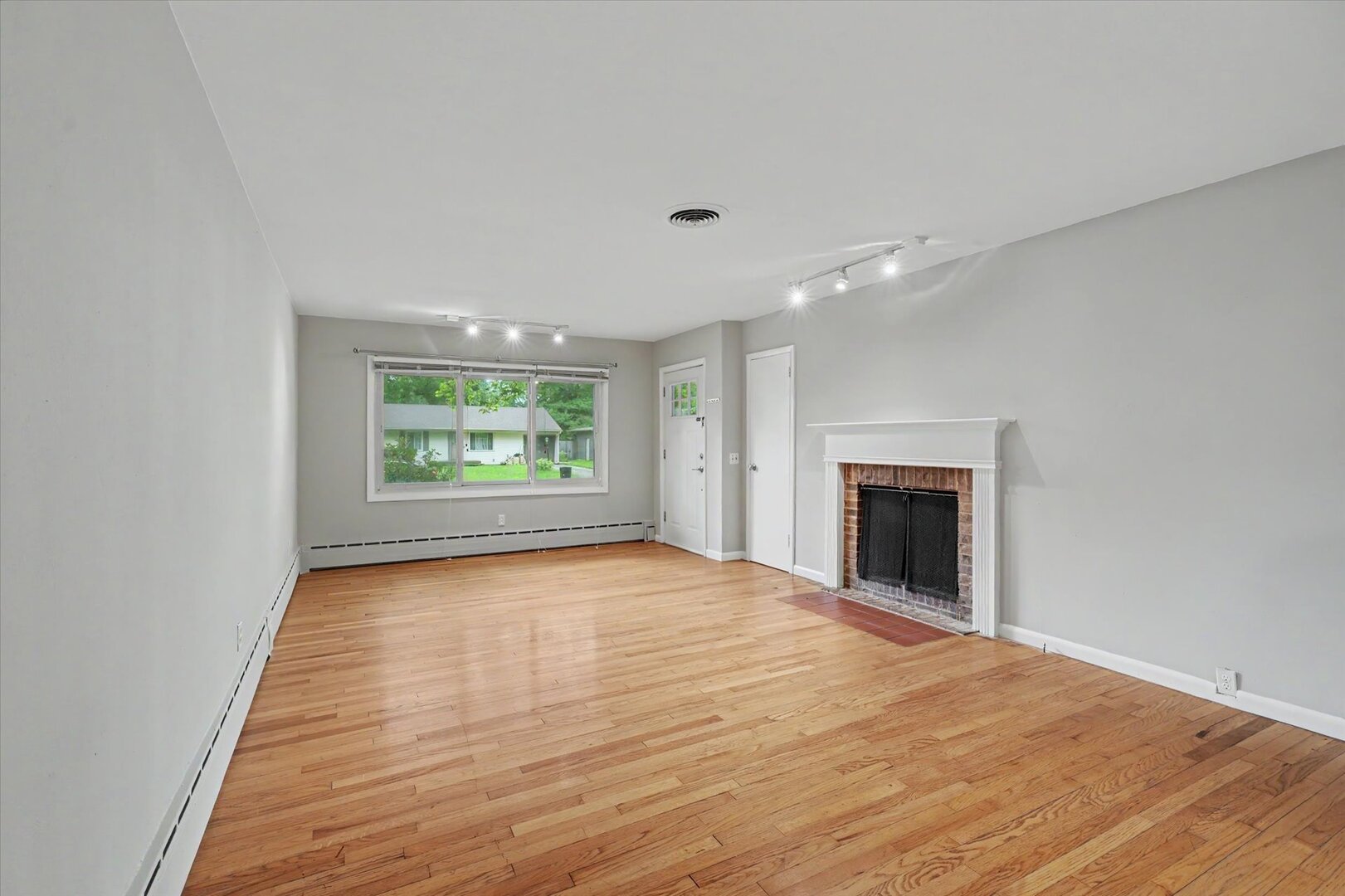 1612 Chevy Chase Drive Property Photo 9