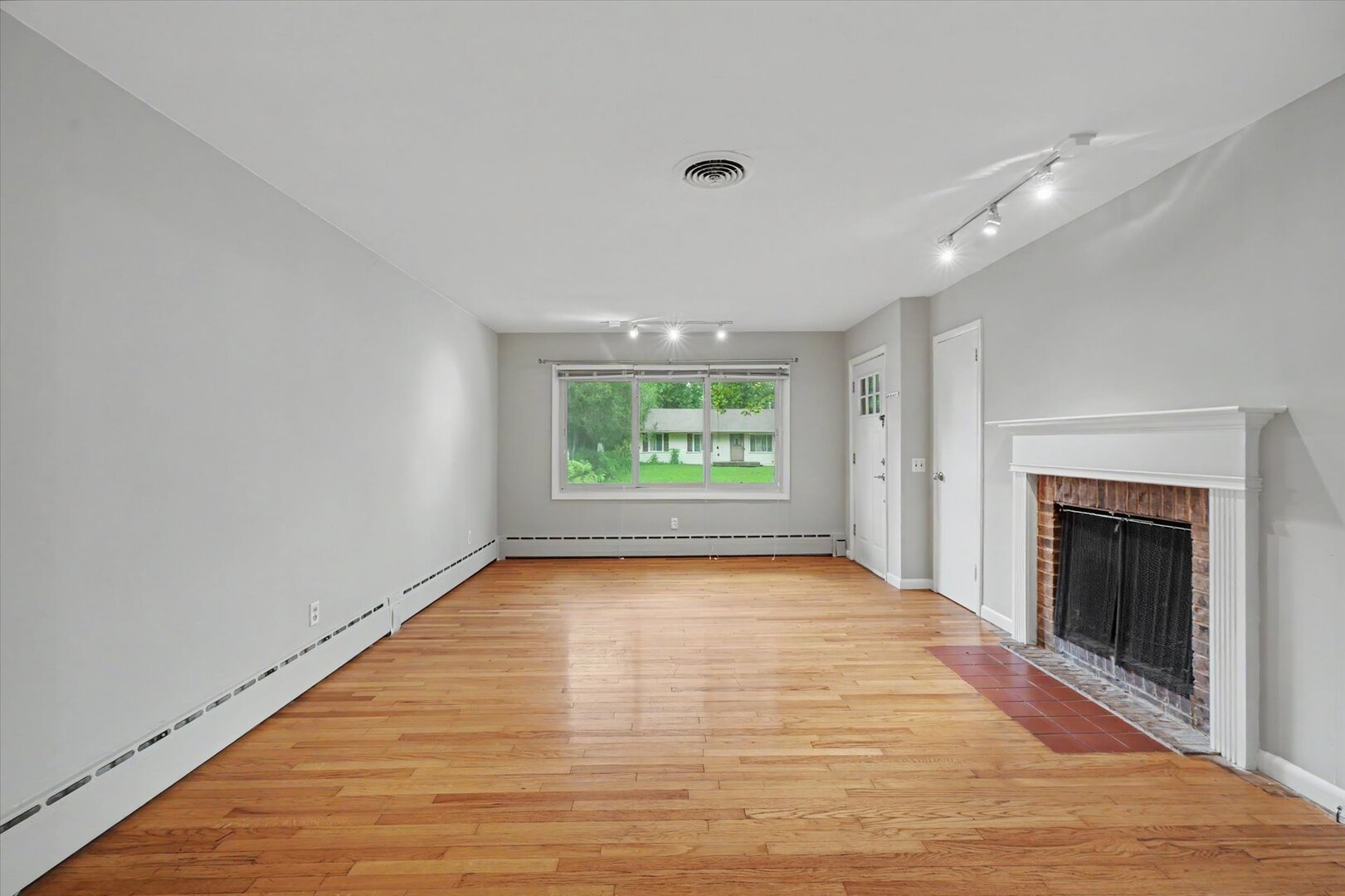1612 Chevy Chase Drive Property Photo 10