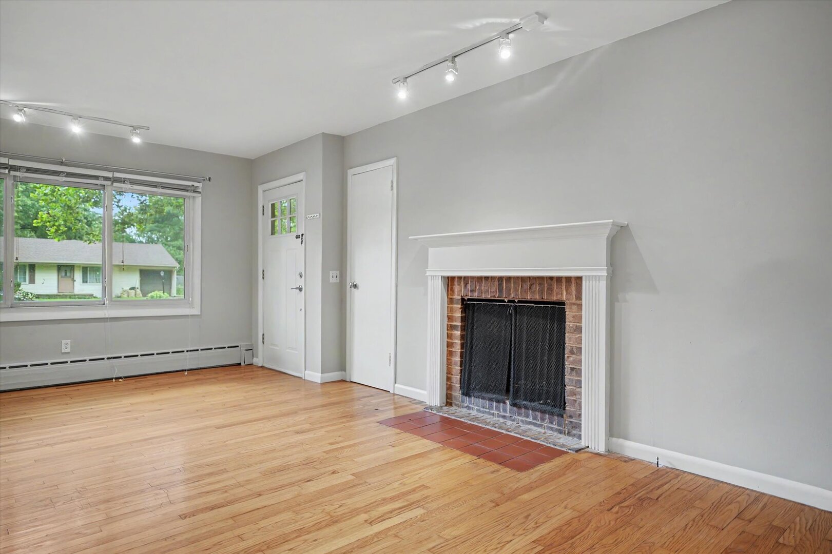 1612 Chevy Chase Drive Property Photo 11