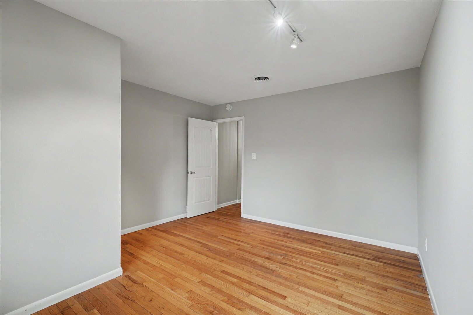 1612 Chevy Chase Drive Property Photo 28
