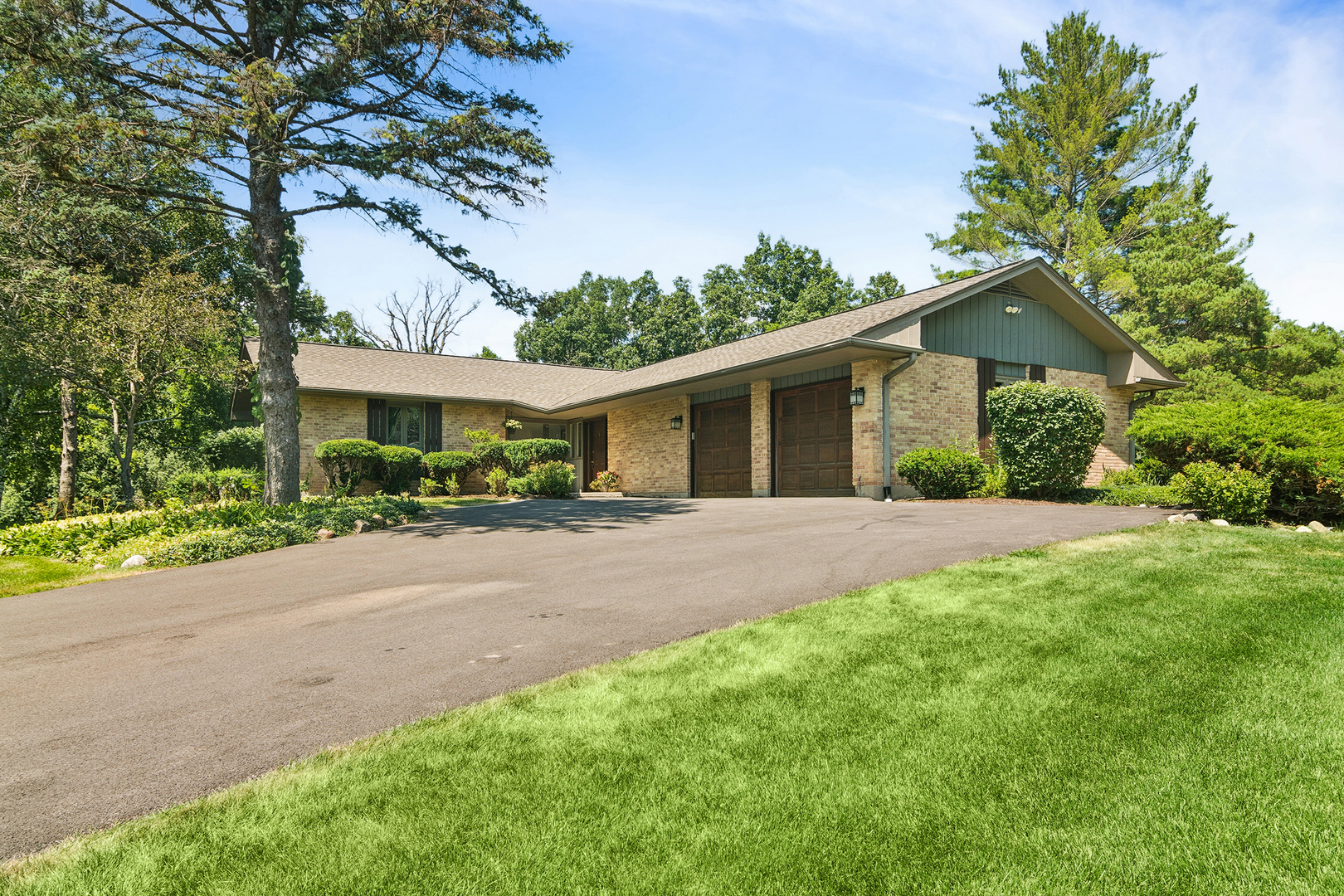 20590 W Exeter Road Property Photo 1