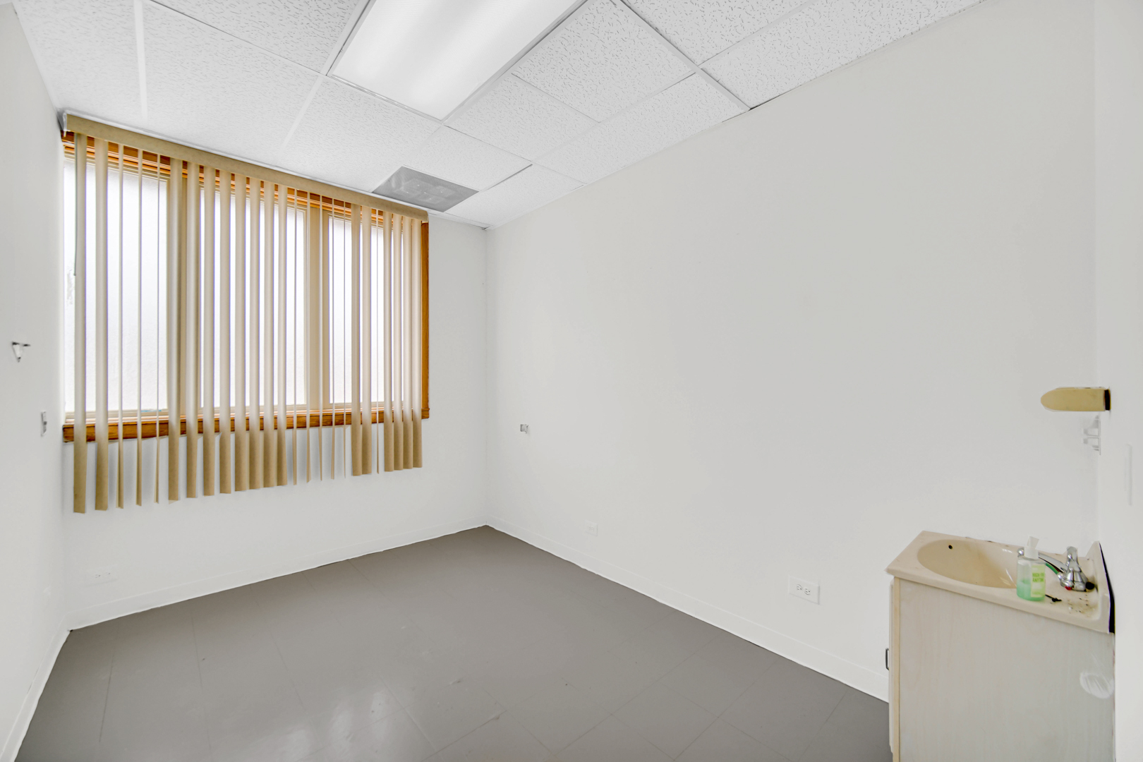 2201 W Roosevelt Road Property Photo 14