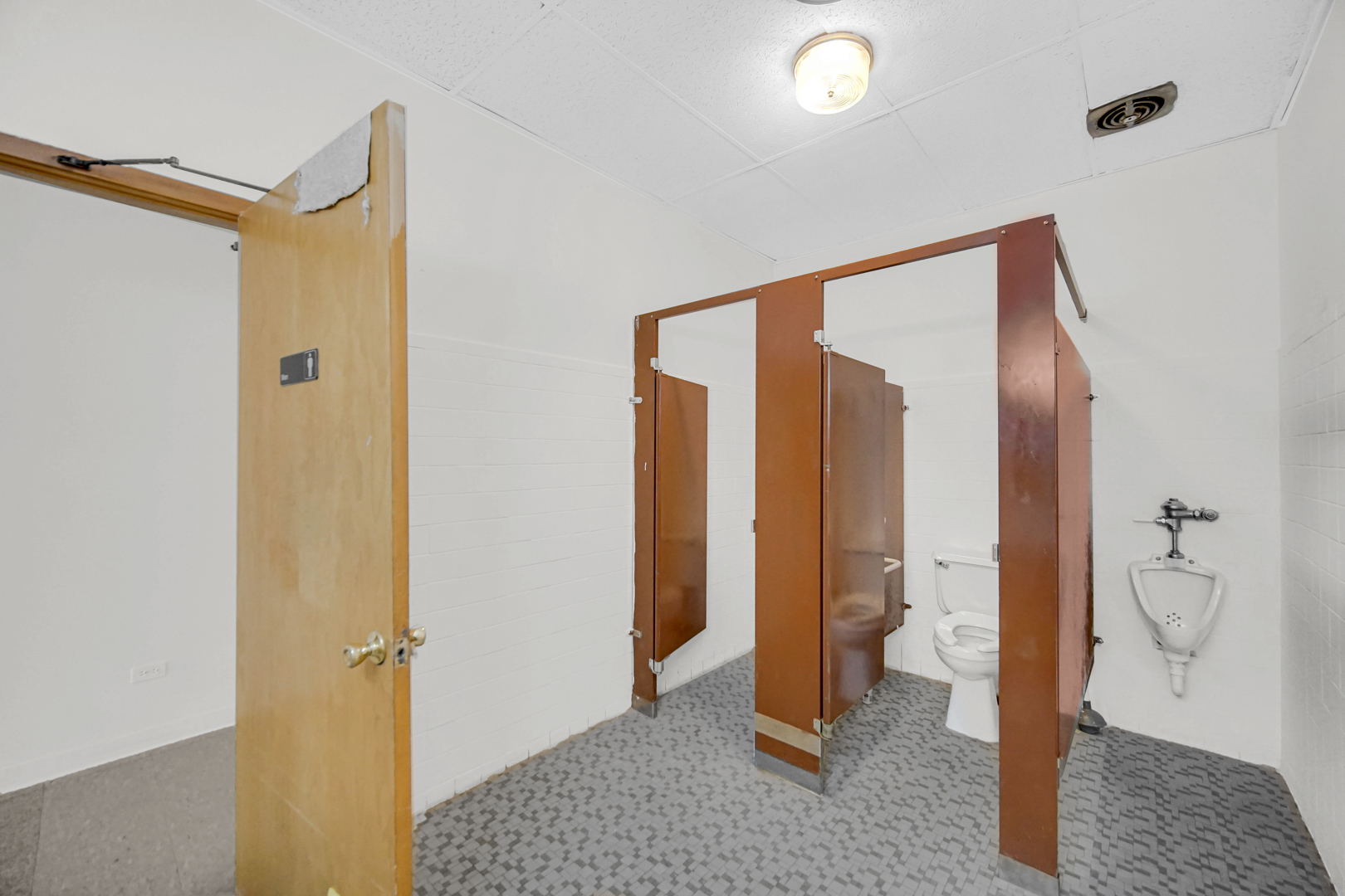2201 W Roosevelt Road Property Photo 16