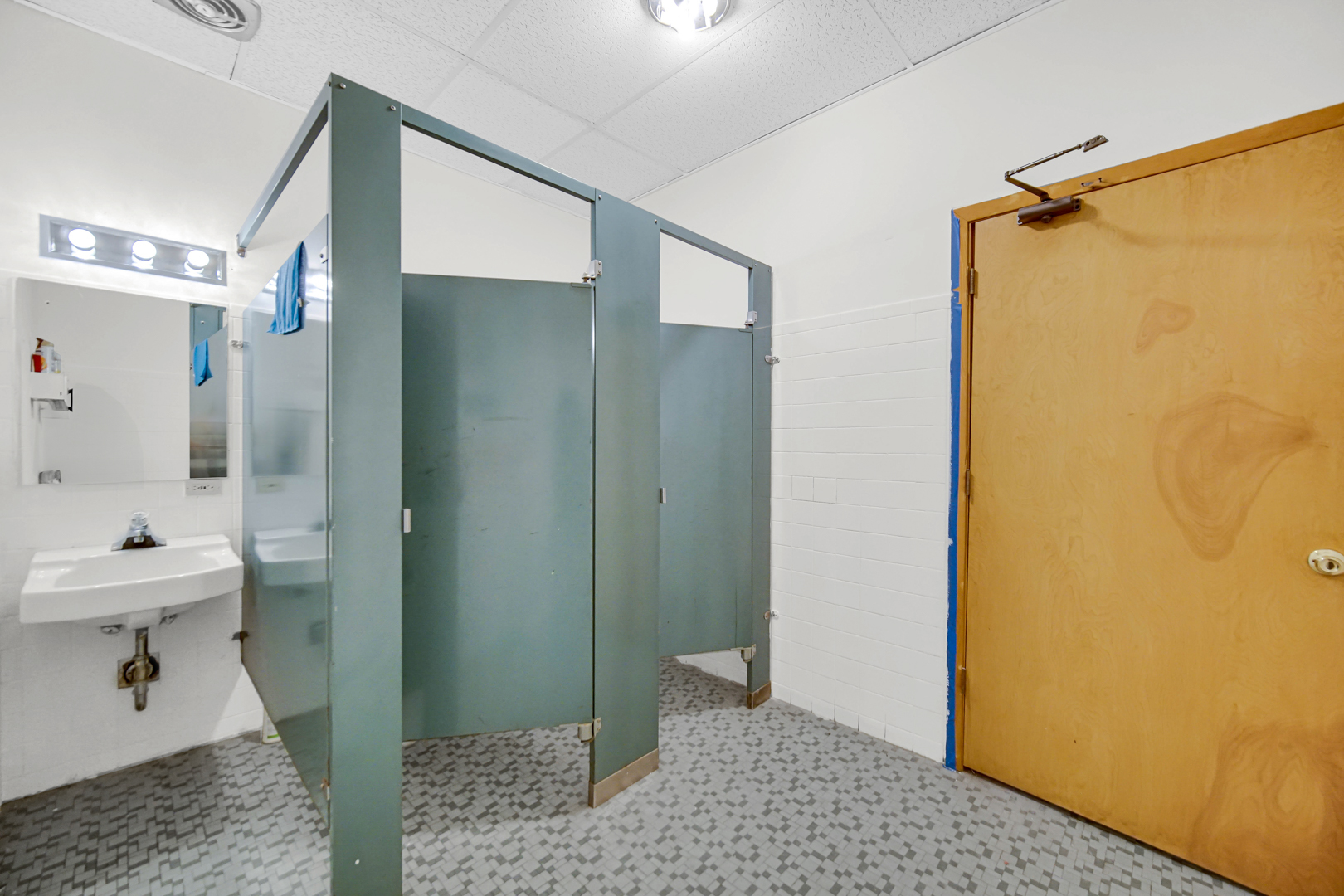 2201 W Roosevelt Road Property Photo 17