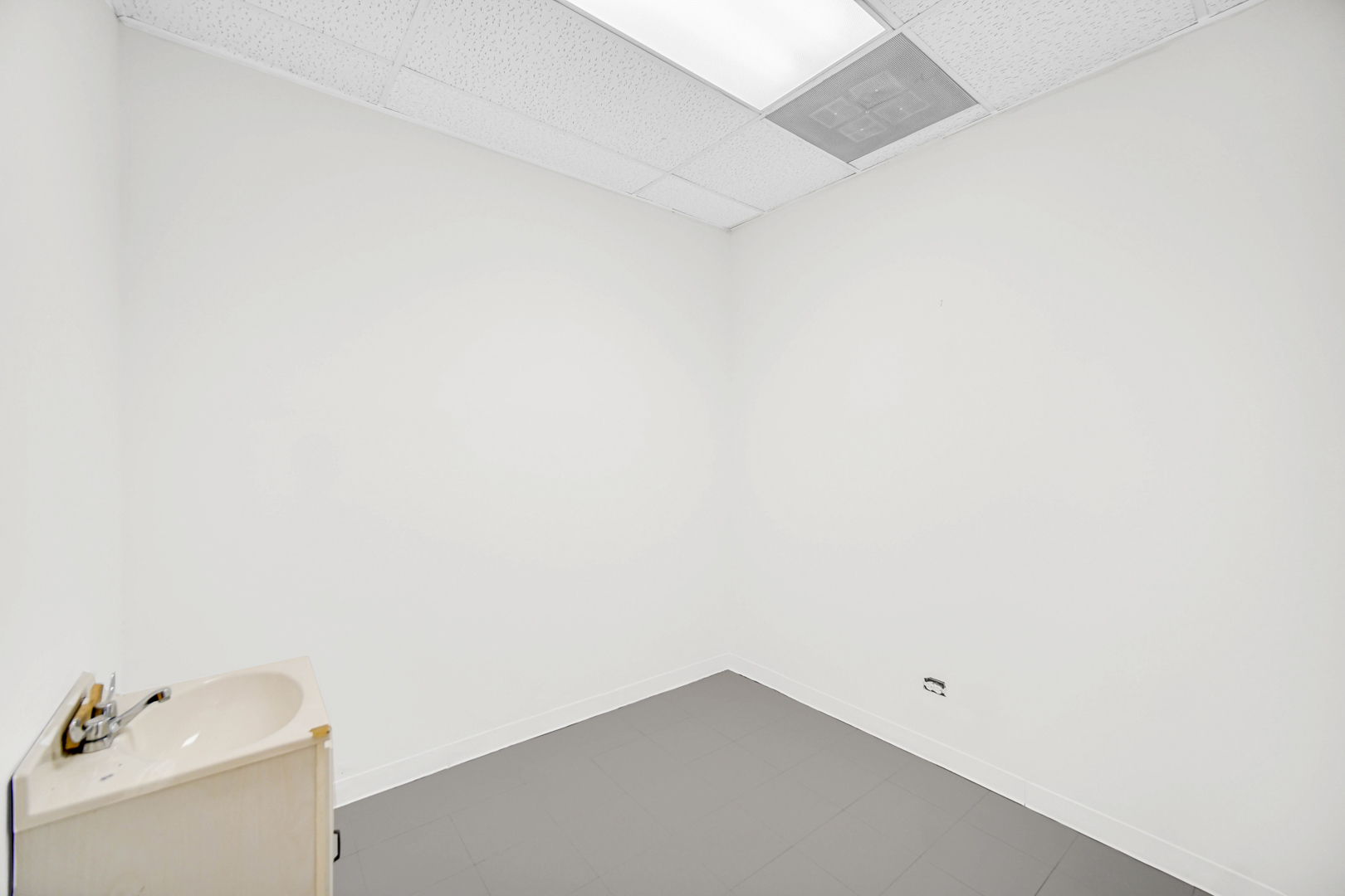 2201 W Roosevelt Road Property Photo 18