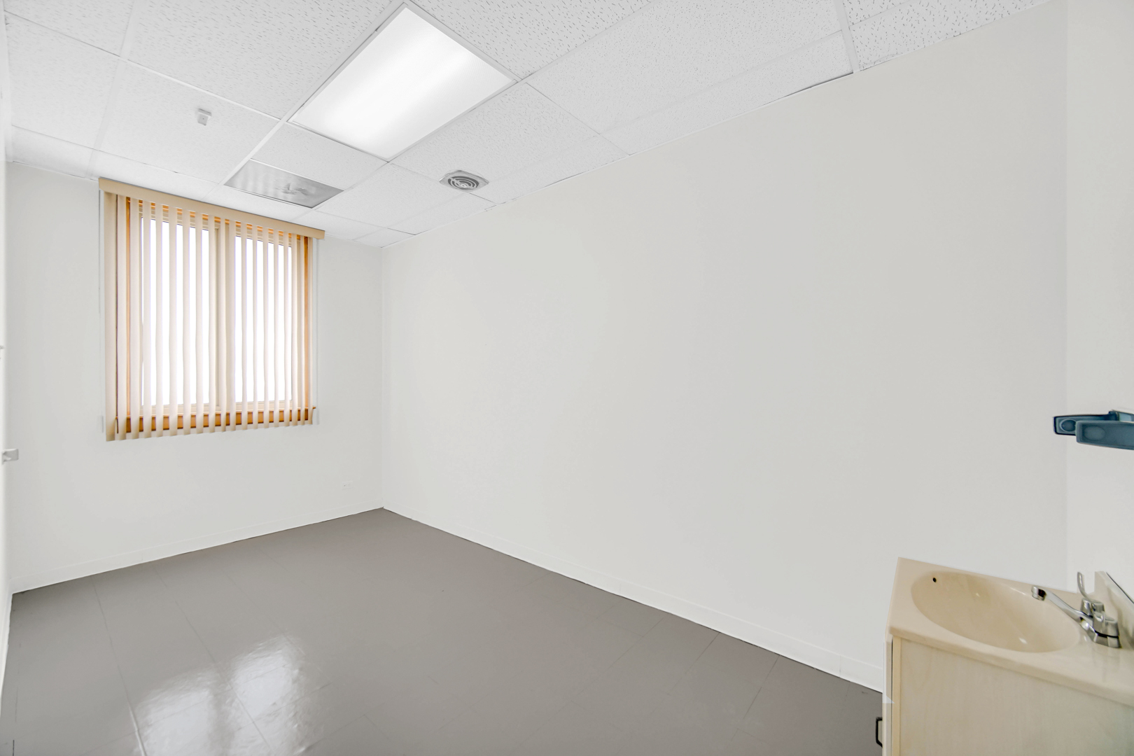 2201 W Roosevelt Road Property Photo 19