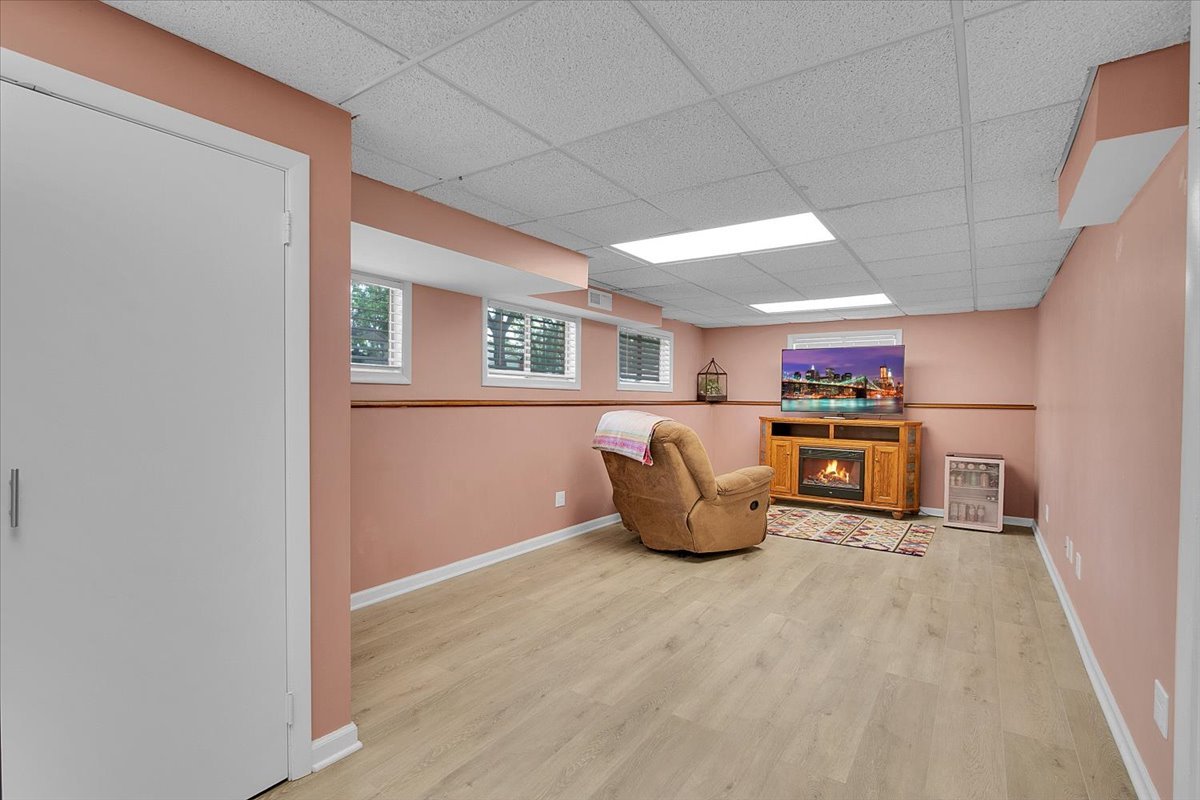 7635 Walnut Avenue Property Photo 8