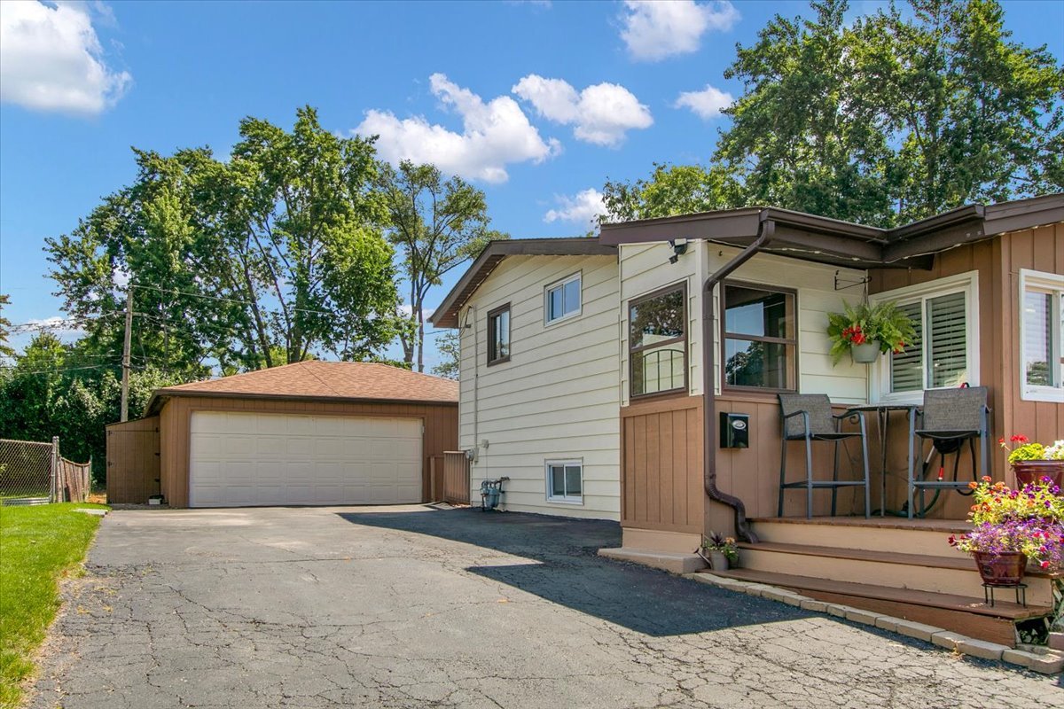 7635 Walnut Avenue Property Photo 9