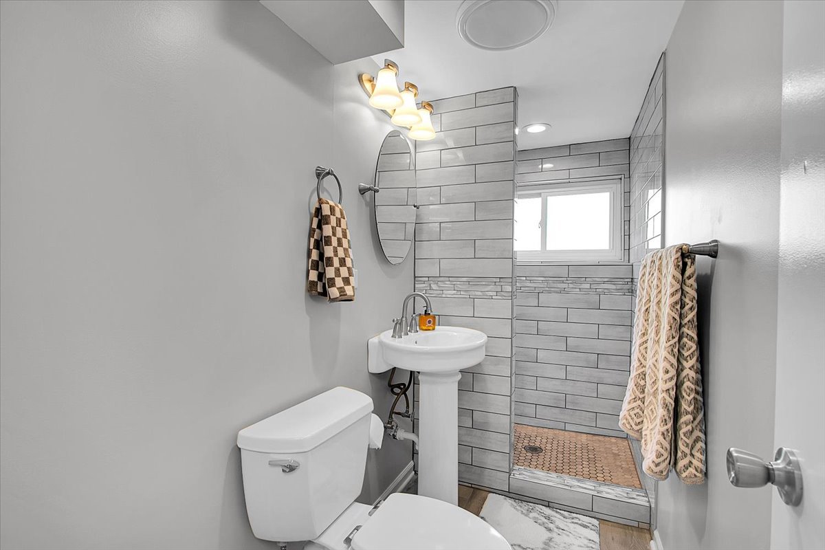 7635 Walnut Avenue Property Photo 18