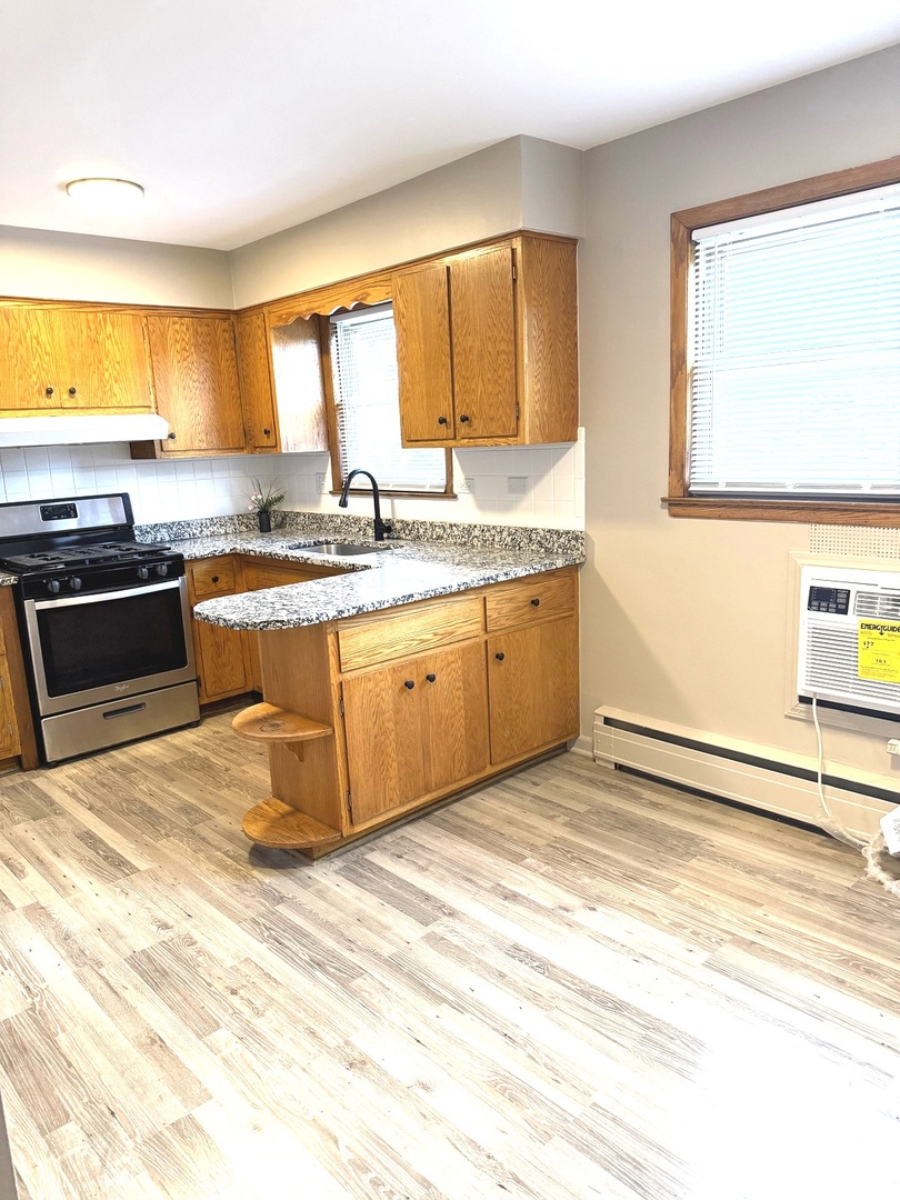 7538 Waukegan Road 2e Property Photo 4
