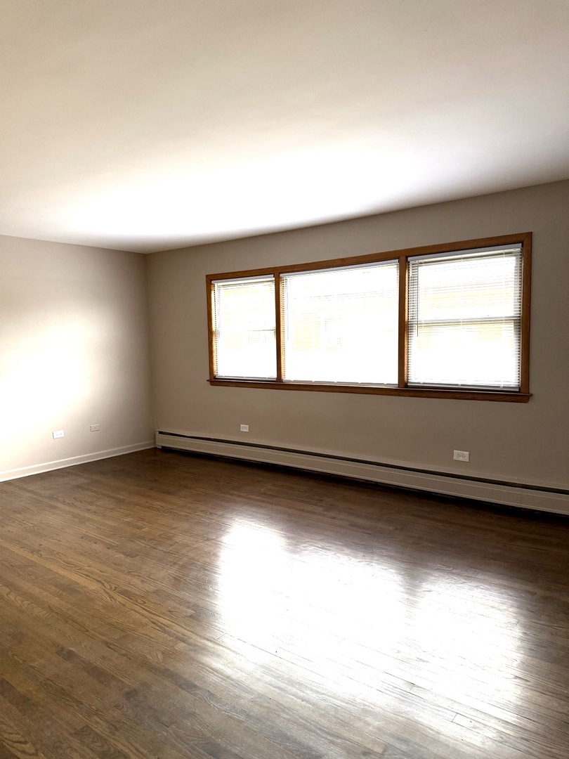 7538 Waukegan Road 2e Property Photo 9