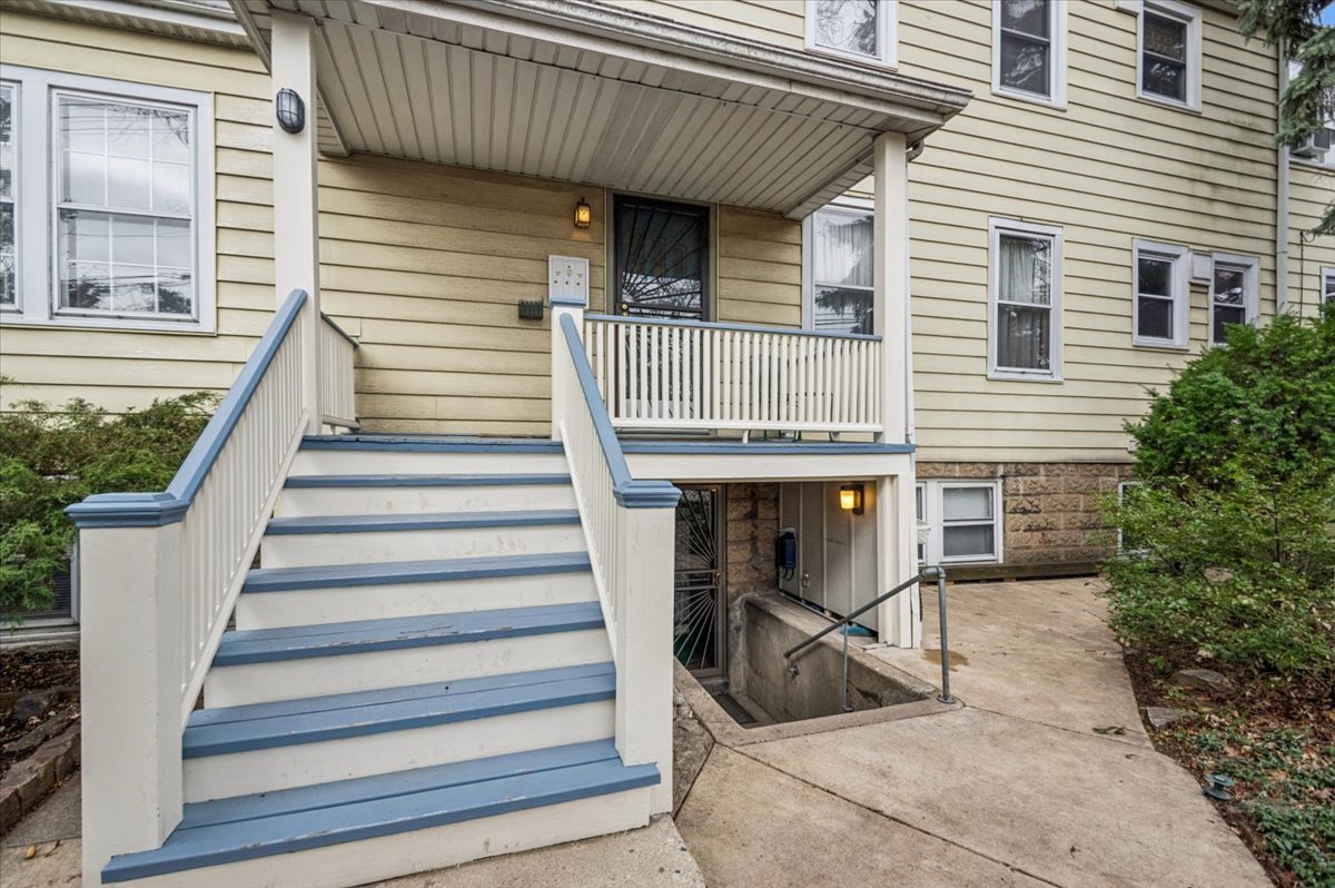 1762 W Morse Avenue Property Photo 2