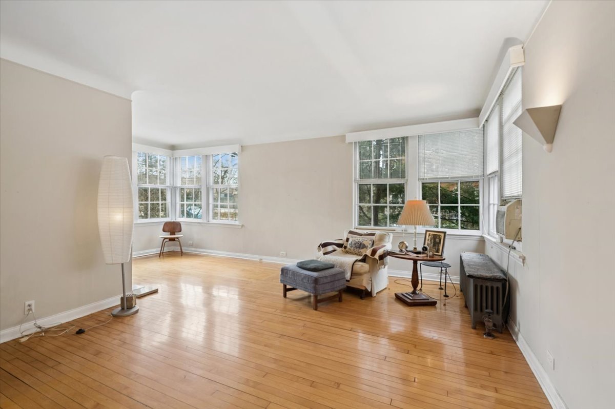 1762 W Morse Avenue Property Photo 3