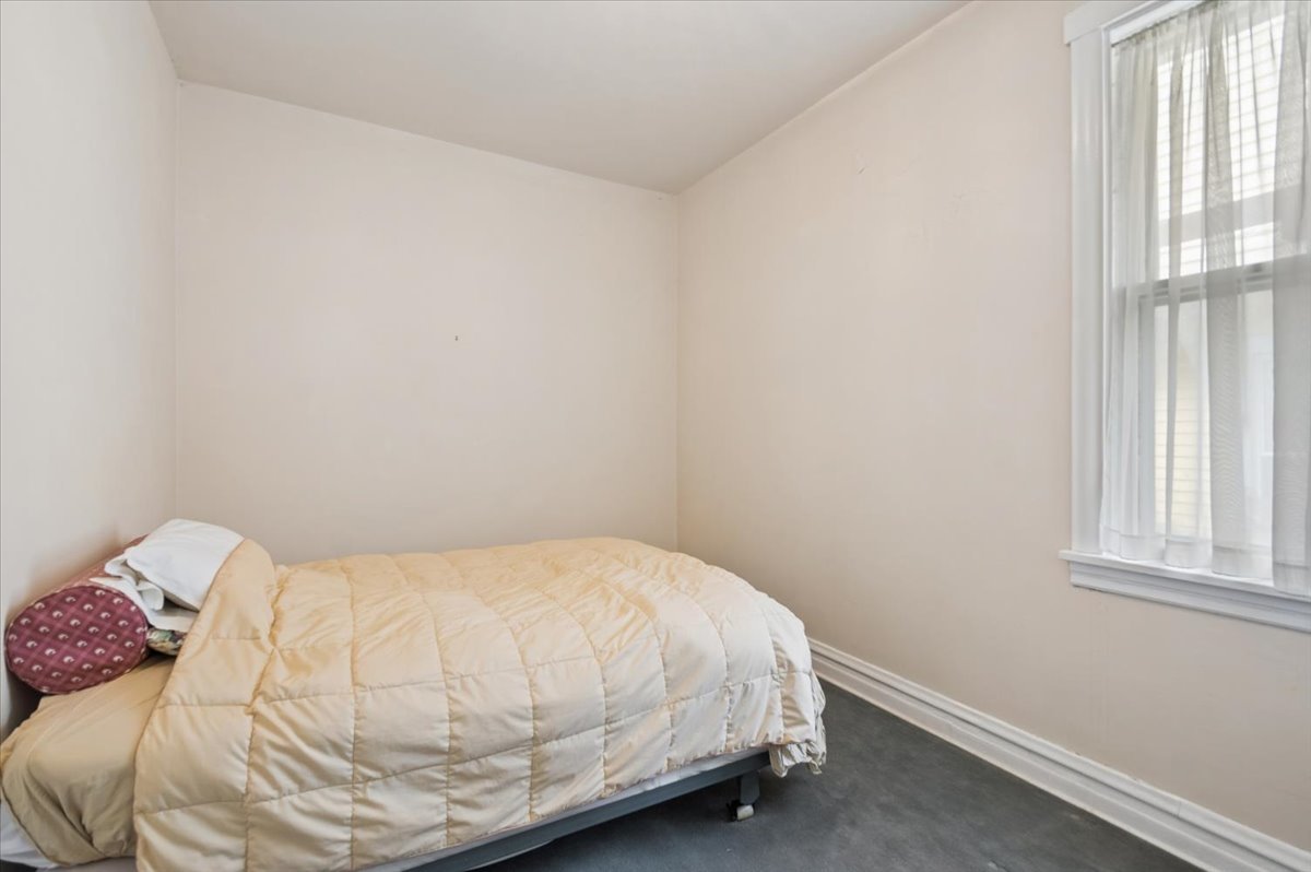 1762 W Morse Avenue Property Photo 6