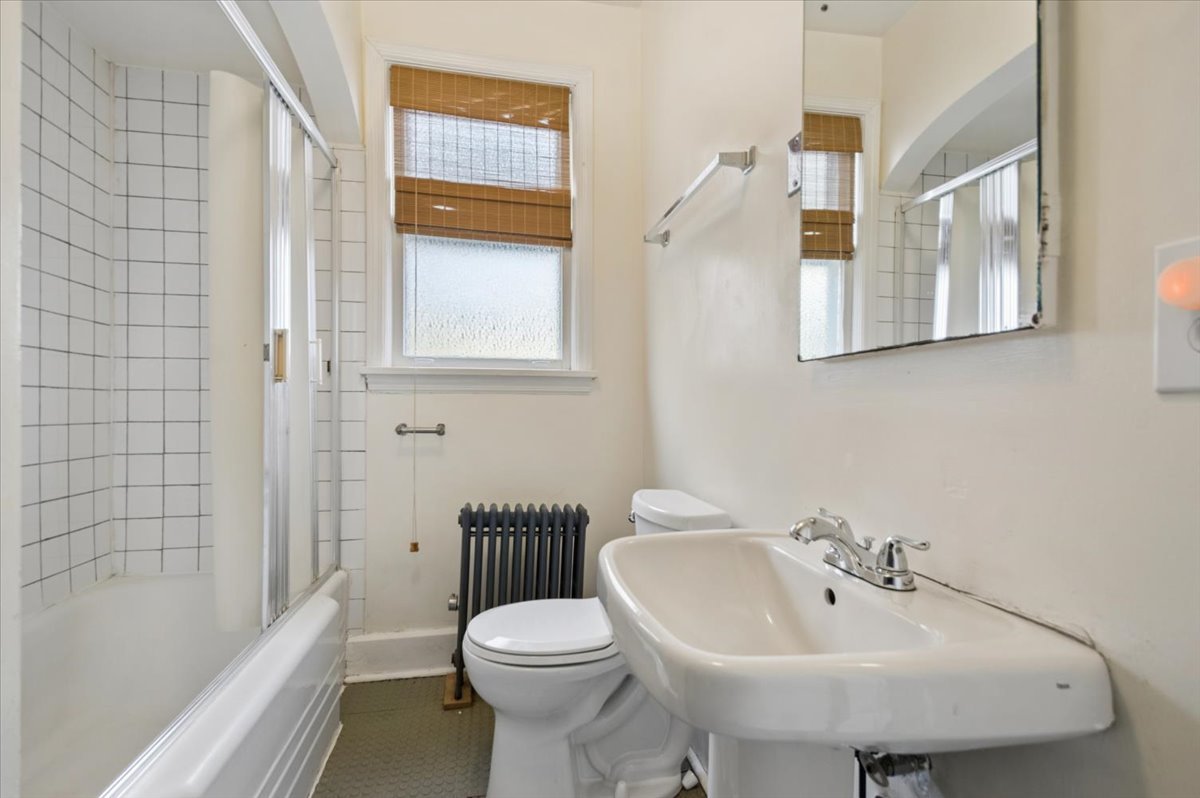 1762 W Morse Avenue Property Photo 7