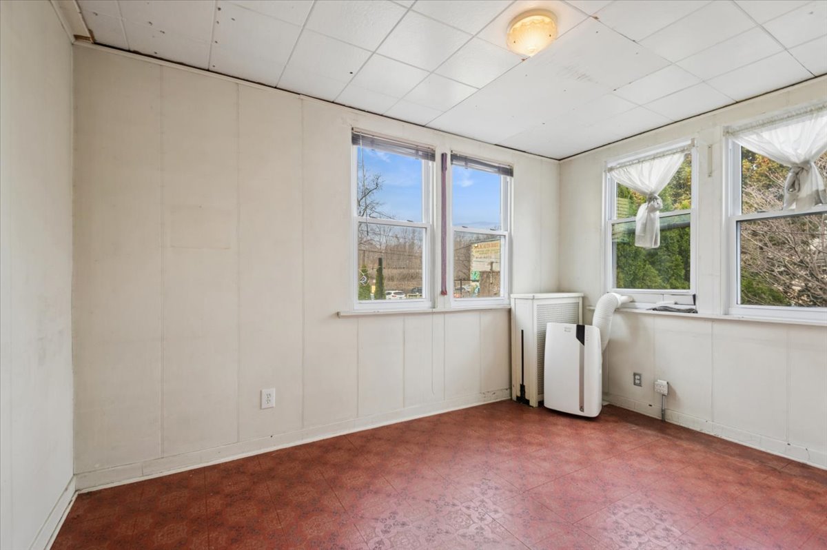 1762 W Morse Avenue Property Photo 8