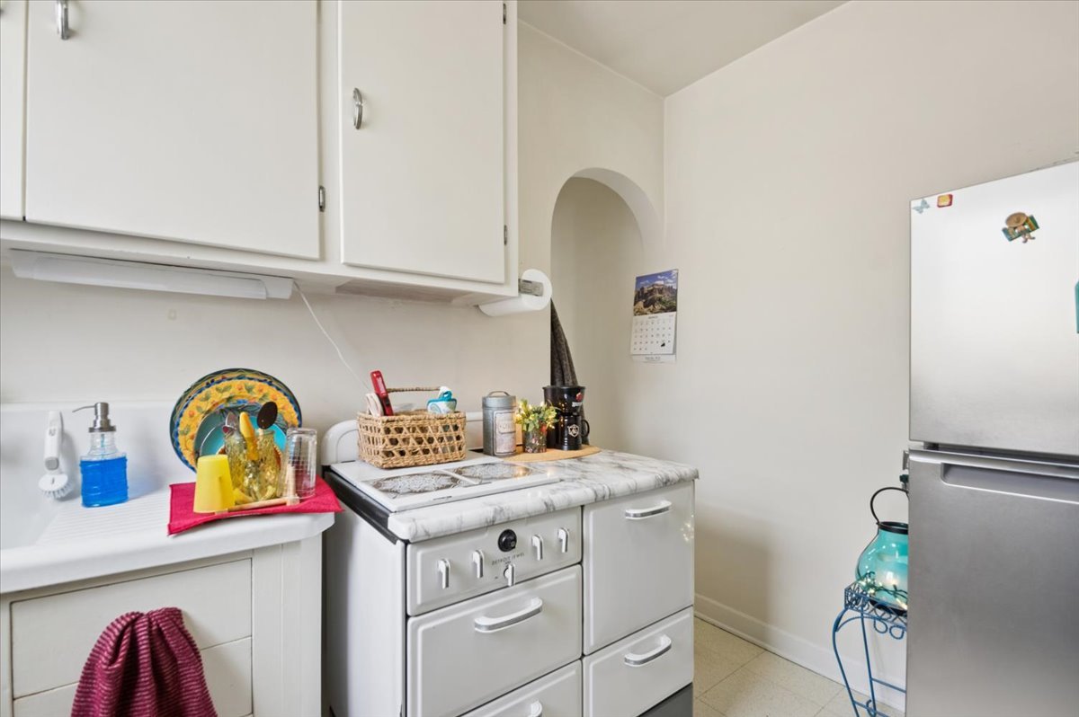 1762 W Morse Avenue Property Photo 11