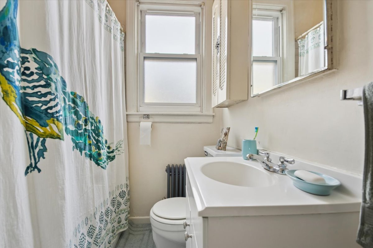1762 W Morse Avenue Property Photo 12