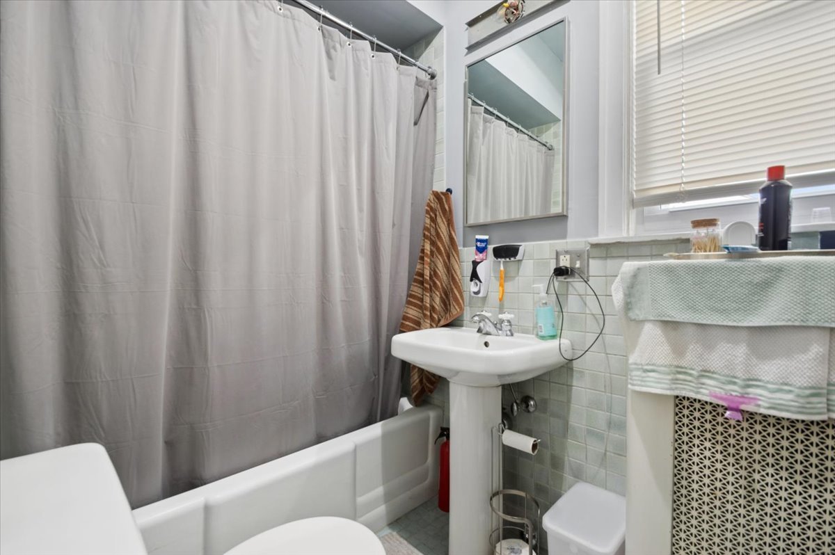 1762 W Morse Avenue Property Photo 16