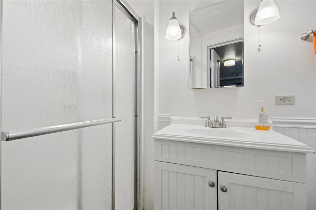 1762 W Morse Avenue Property Photo 19