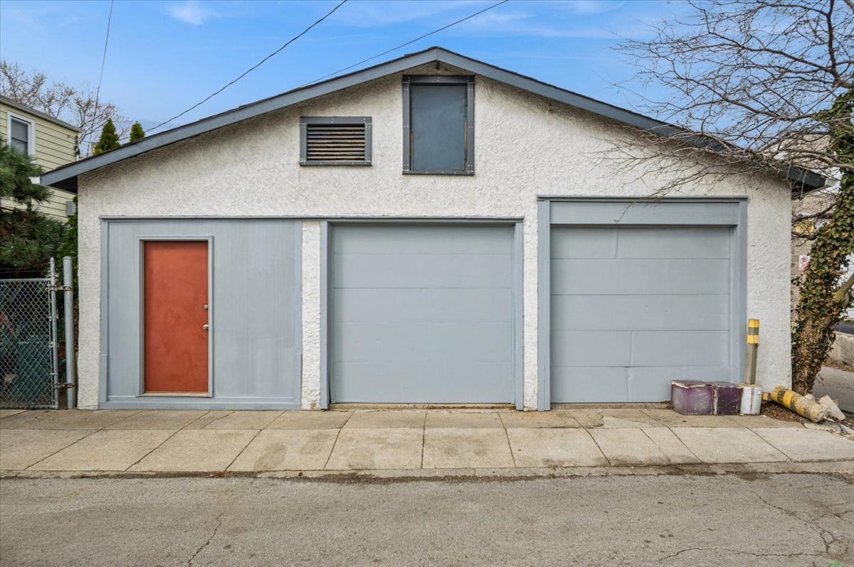 1762 W Morse Avenue Property Photo 20