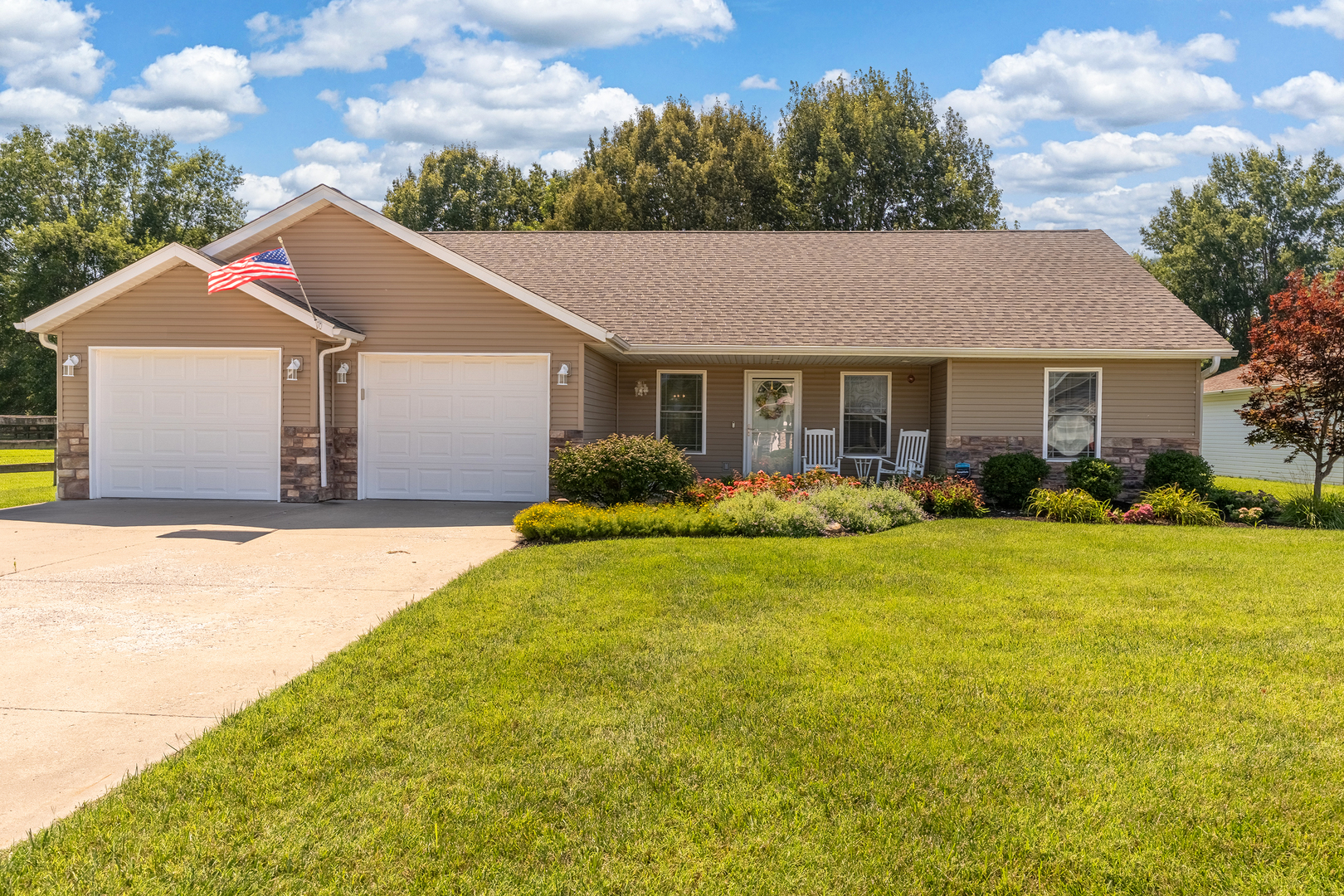 1404 Dew Drop Drive Property Photo 1