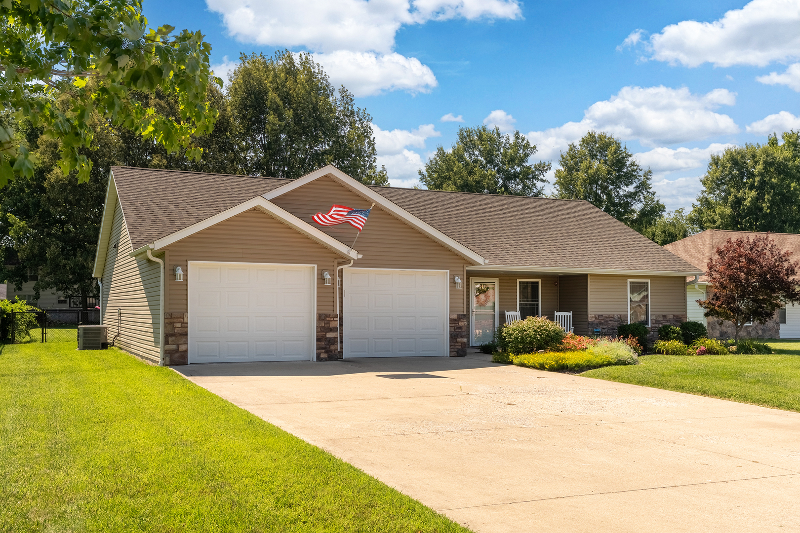 1404 Dew Drop Drive Property Photo 3