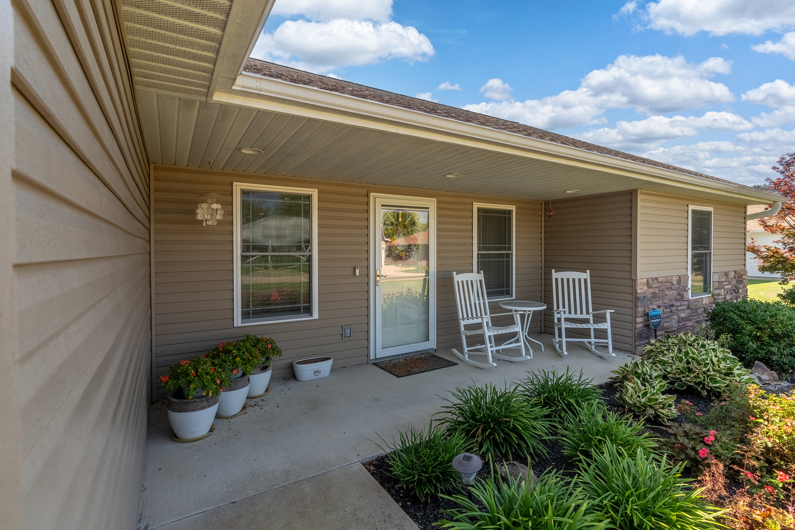 1404 Dew Drop Drive Property Photo 4