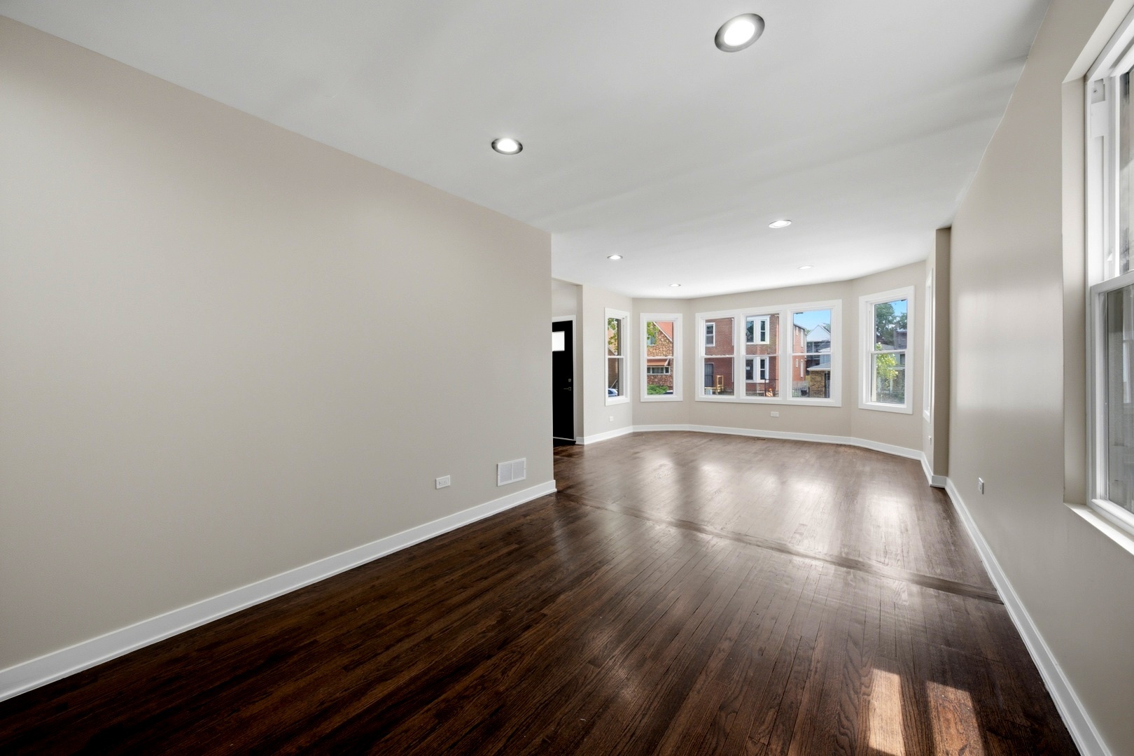 6828 S Champlain Avenue Property Photo 7
