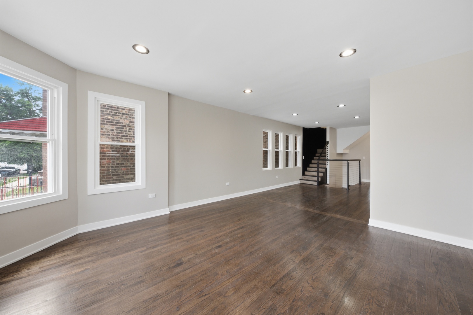 6828 S Champlain Avenue Property Photo 8