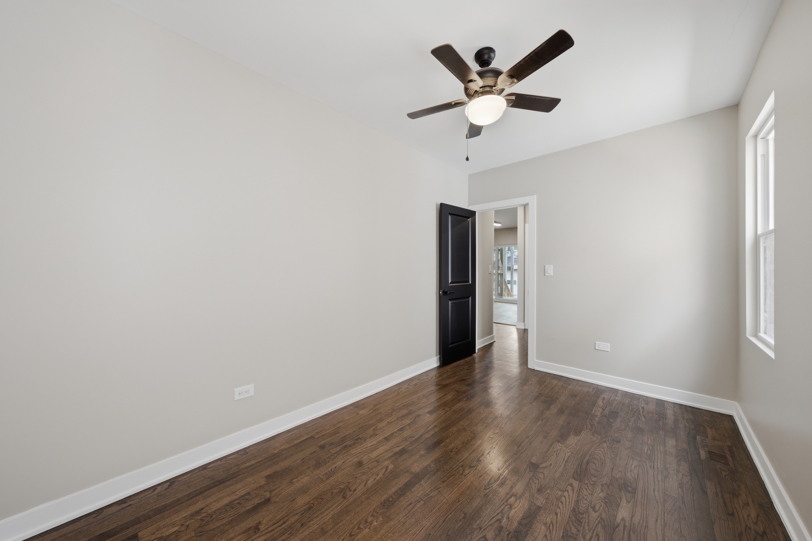 6828 S Champlain Avenue Property Photo 11