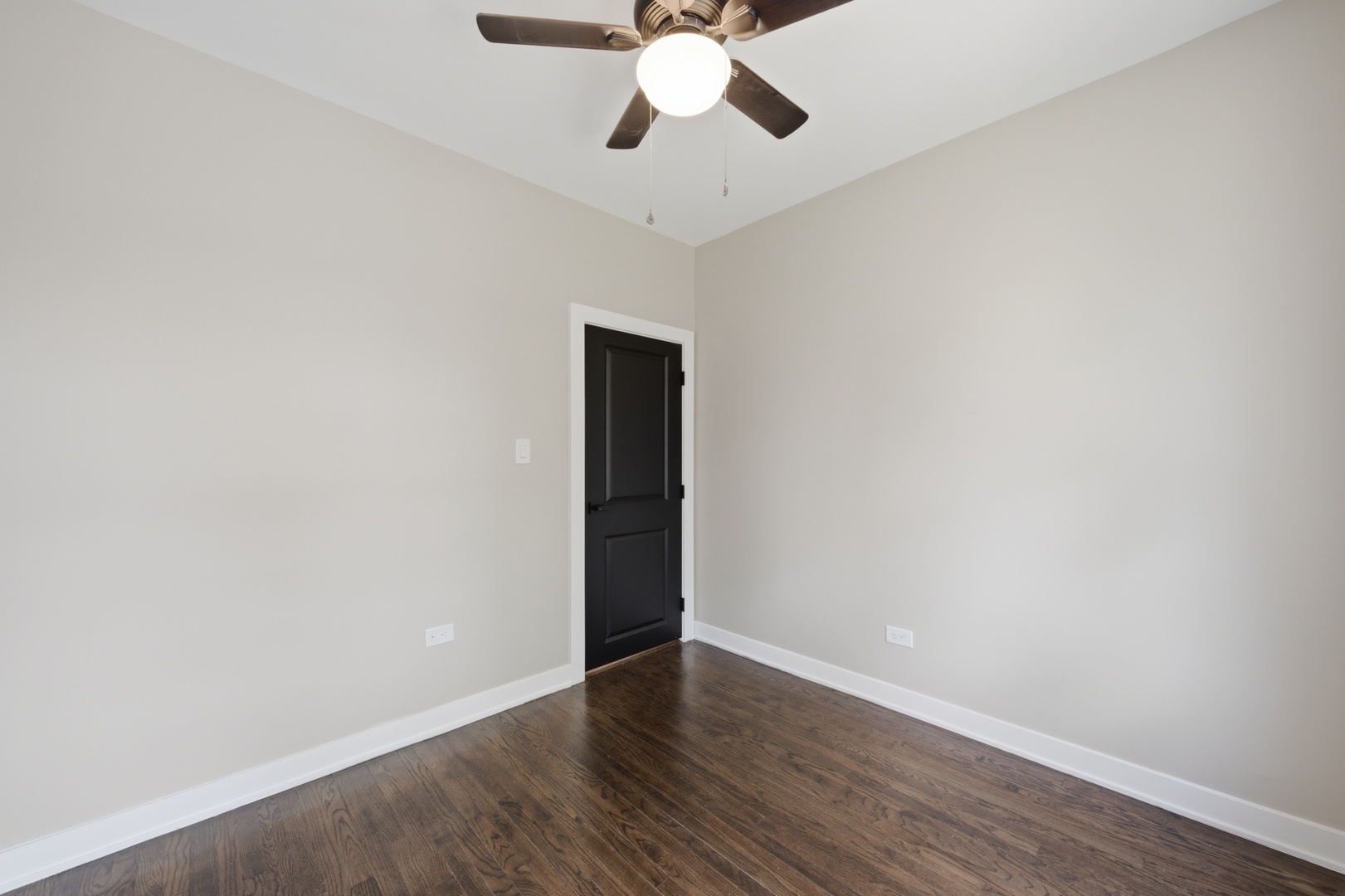 6828 S Champlain Avenue Property Photo 12