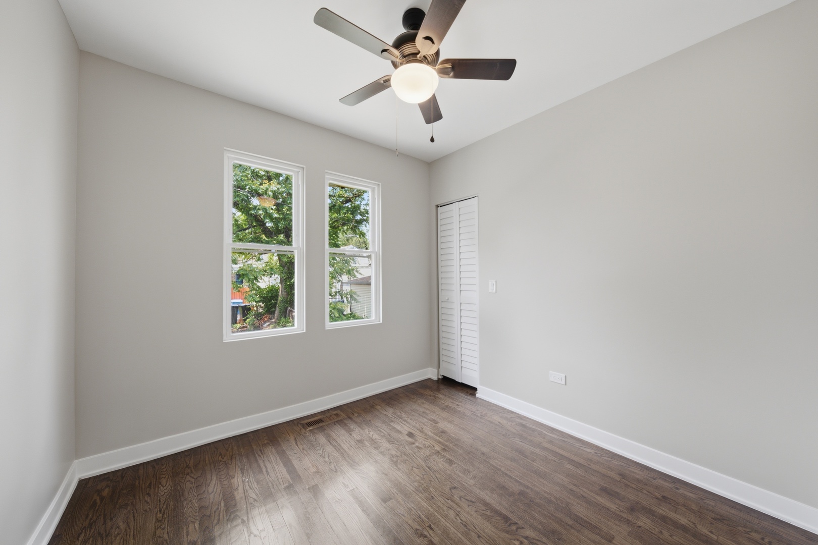 6828 S Champlain Avenue Property Photo 13