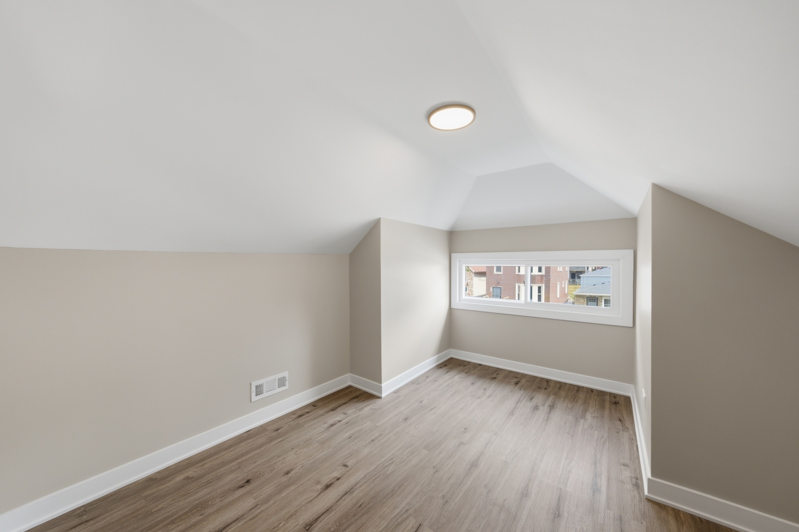 6828 S Champlain Avenue Property Photo 18
