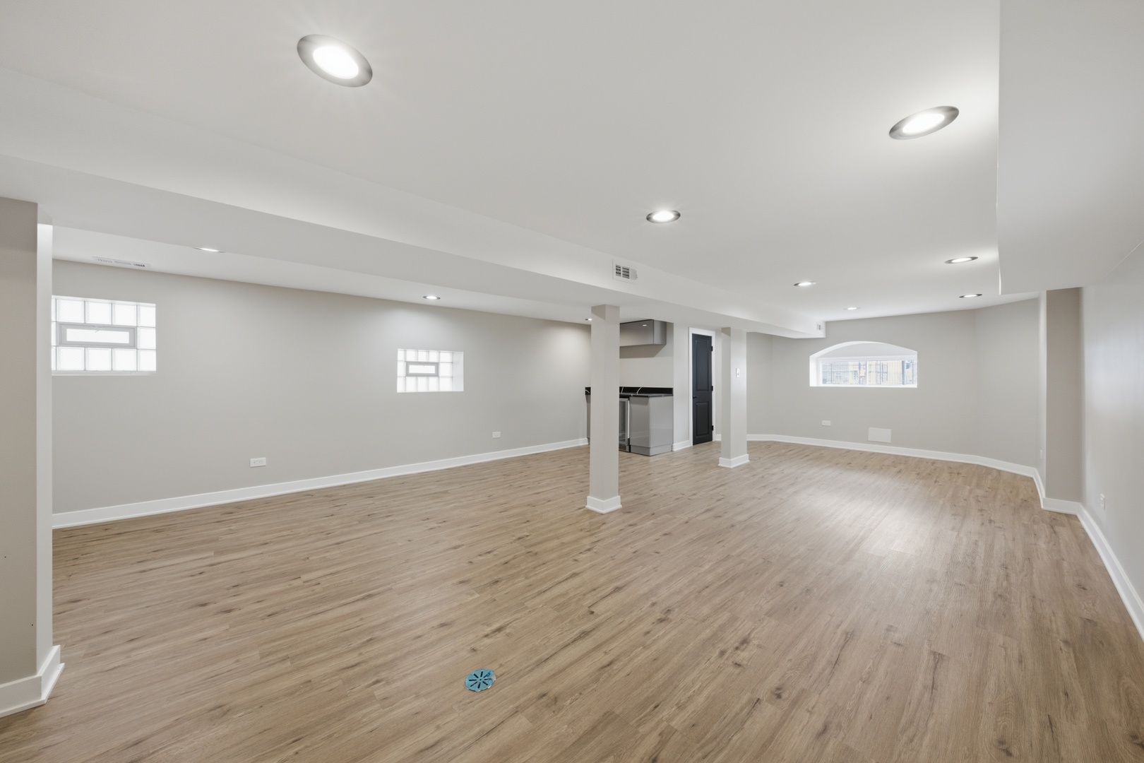 6828 S Champlain Avenue Property Photo 25