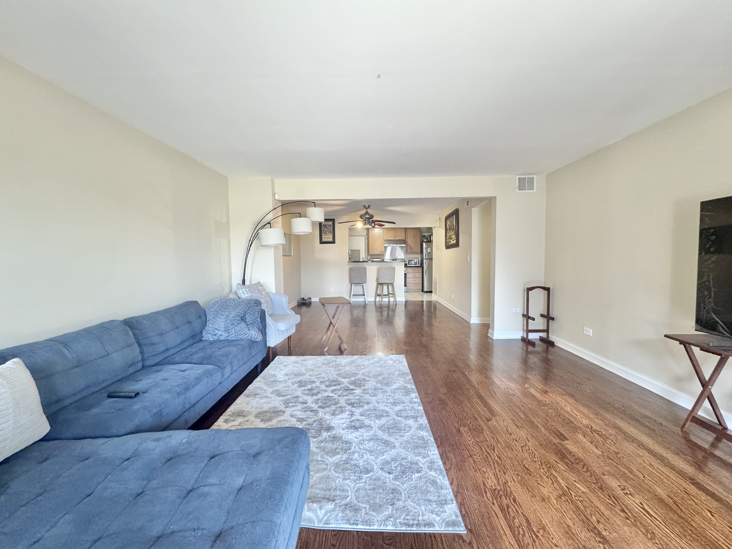 3217 W Bryn Mawr Avenue 201 Property Photo 7