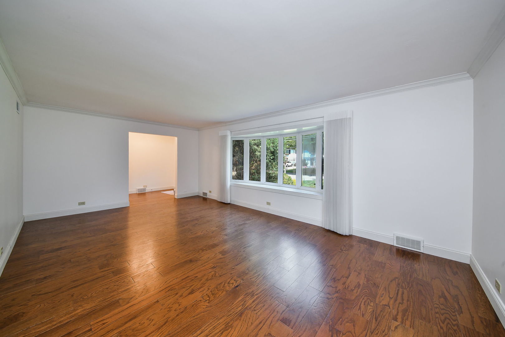 924 S Stone Avenue Property Photo 9