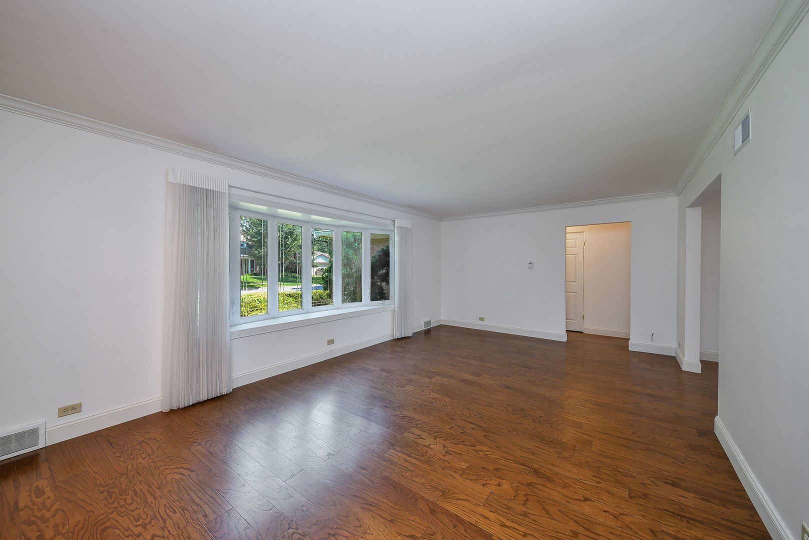 924 S Stone Avenue Property Photo 10
