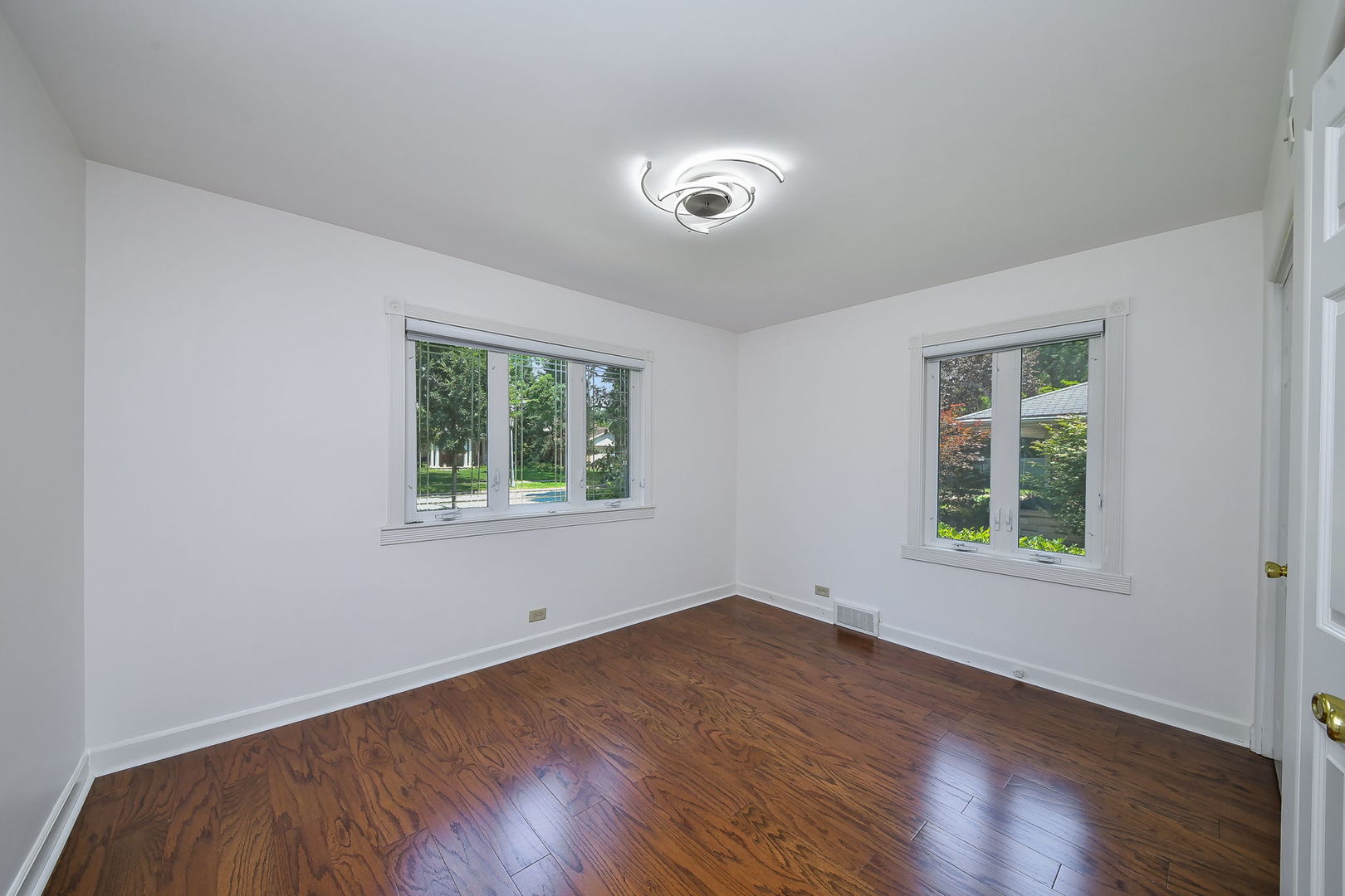 924 S Stone Avenue Property Photo 17