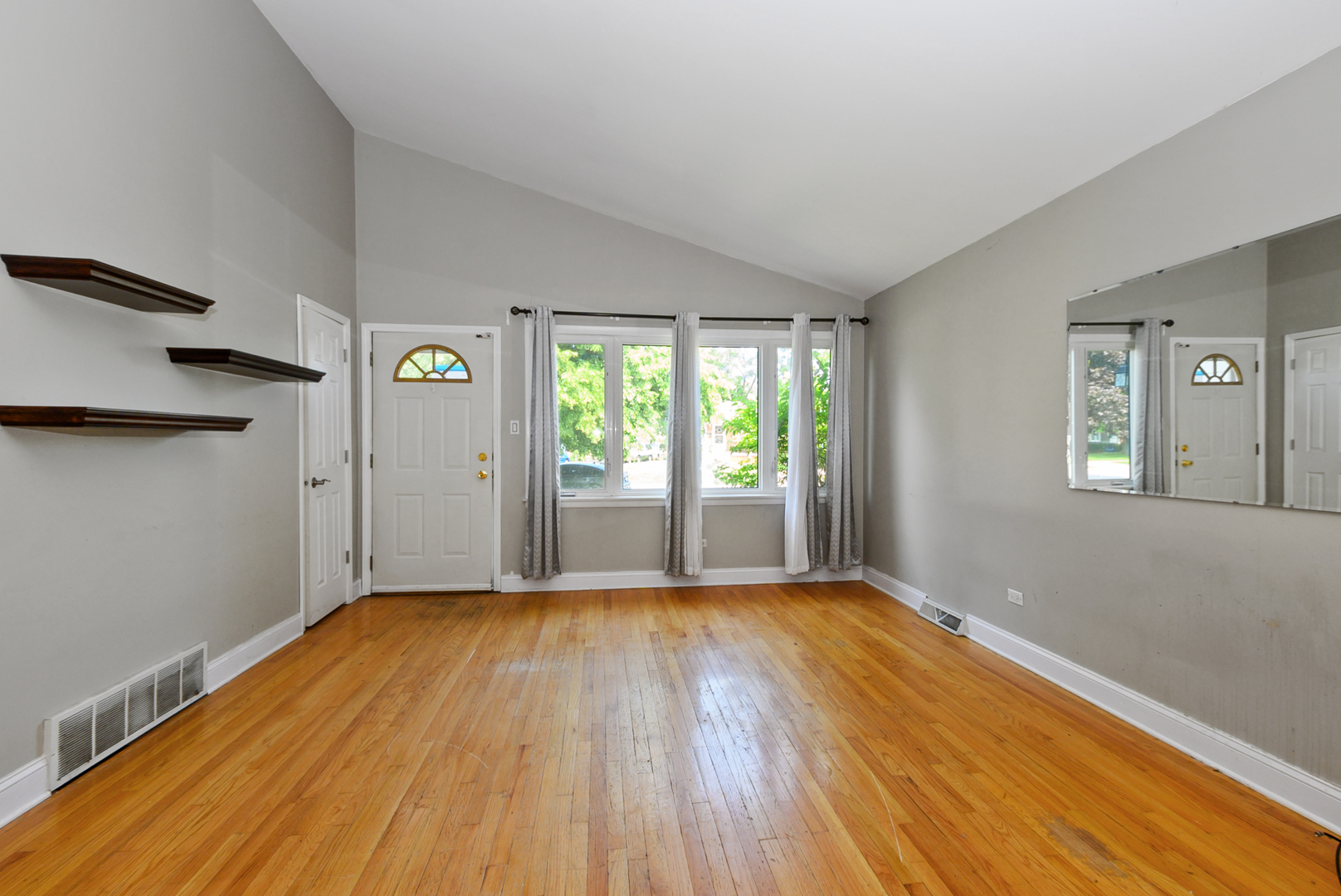 5909 W 99th Street Property Photo 3
