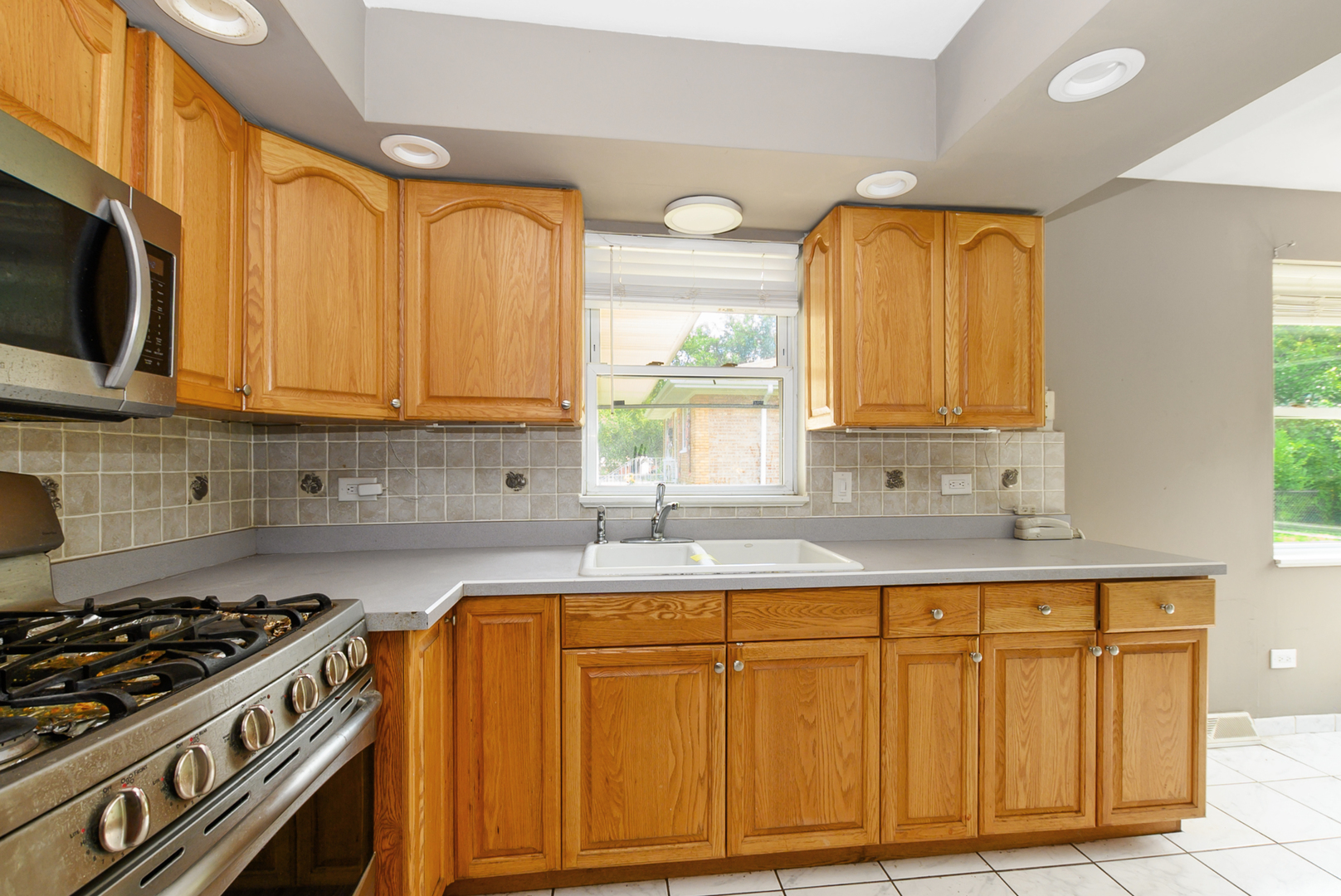 5909 W 99th Street Property Photo 5