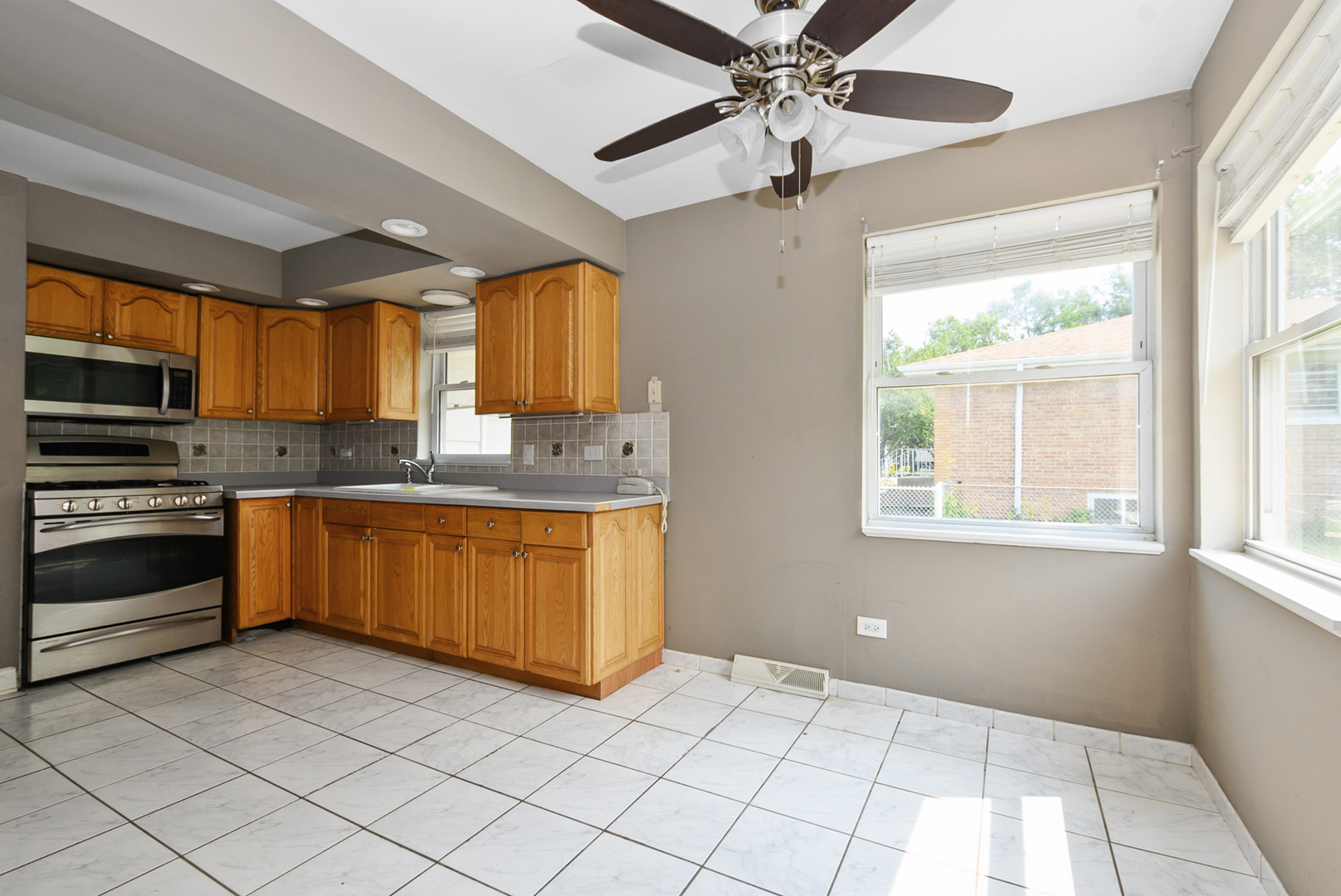 5909 W 99th Street Property Photo 7