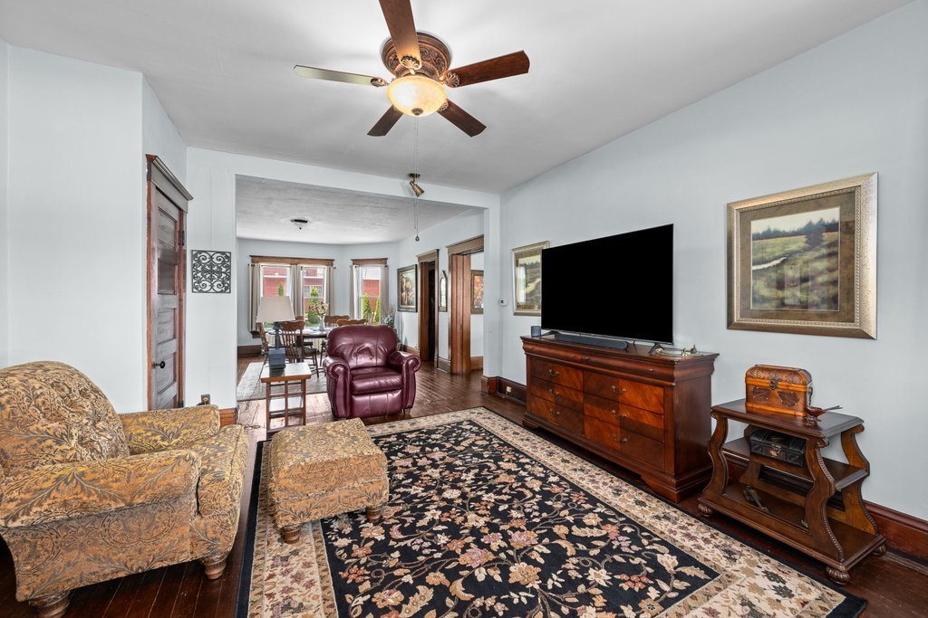 109 E Main Street Property Photo 15