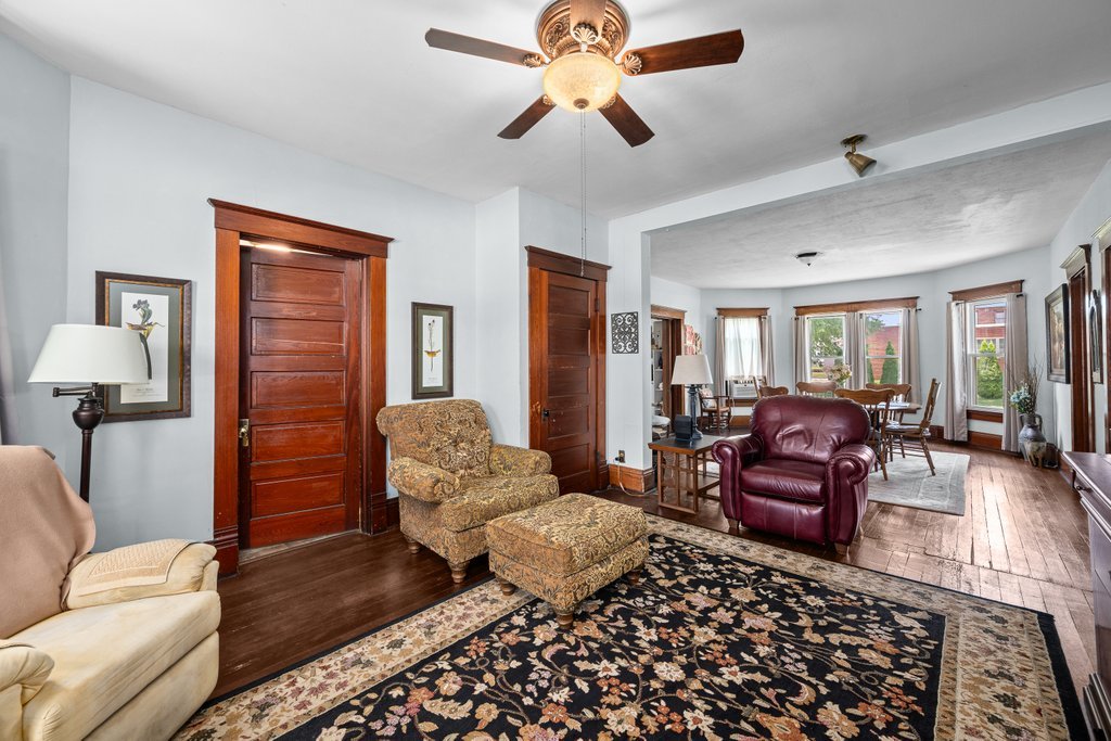 109 E Main Street Property Photo 16